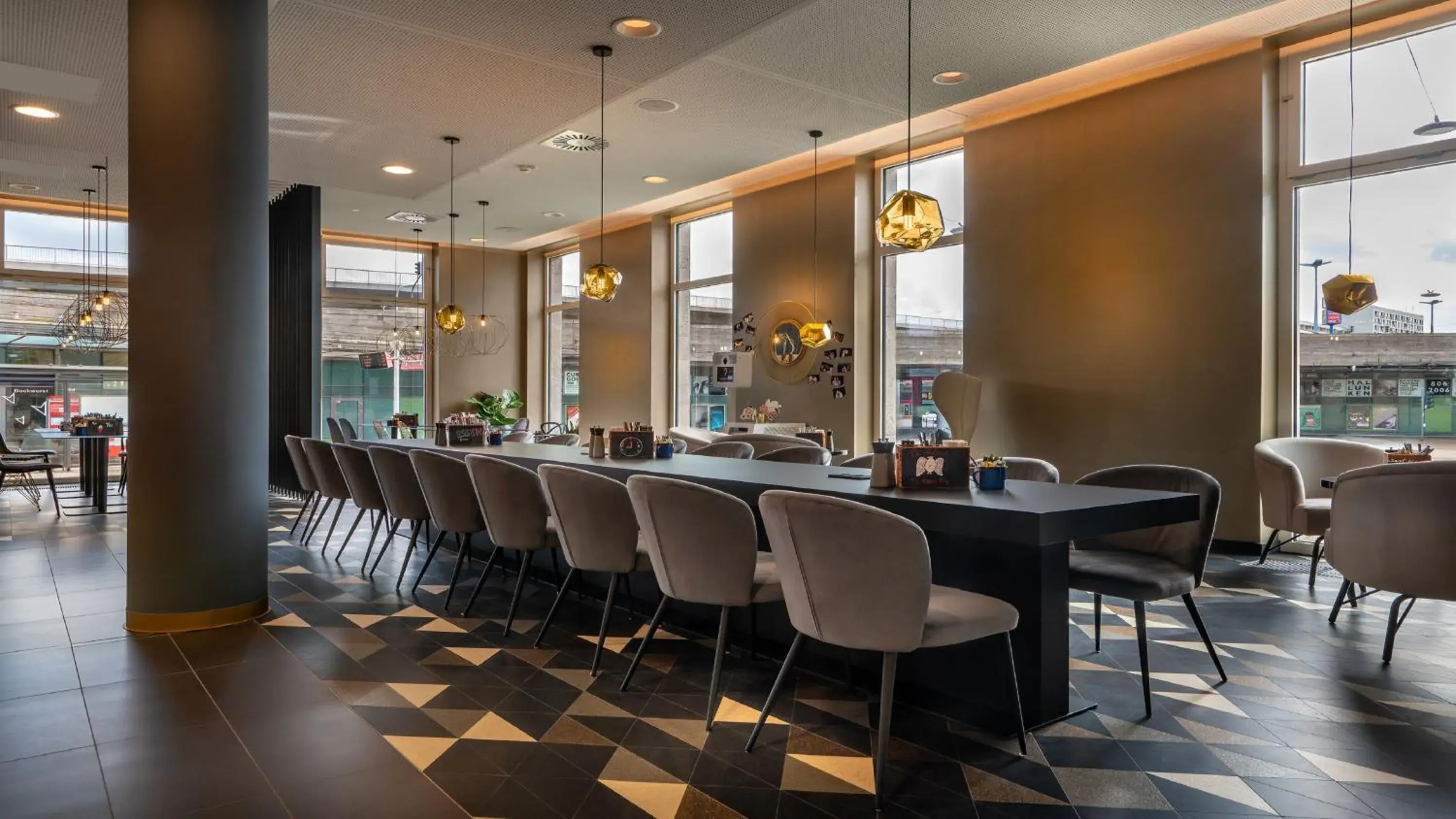 Property building in Holiday Inn - the niu, Ridge Halle Central Station by IHG Property building in Holiday Inn - the niu, Ridge Halle Central Station by IHG