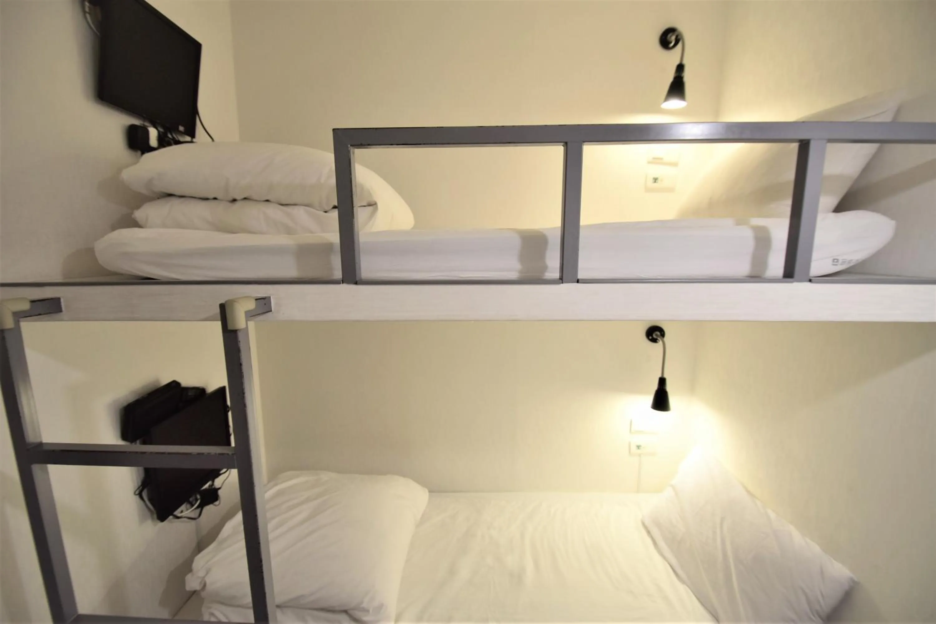 bunk bed, Bed in Inn Cube - Taipei Main Station