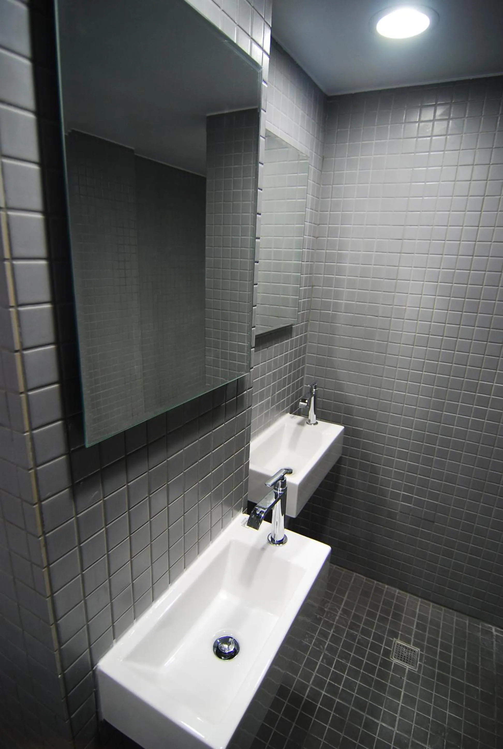 Toilet in Inn Cube - Taipei Main Station