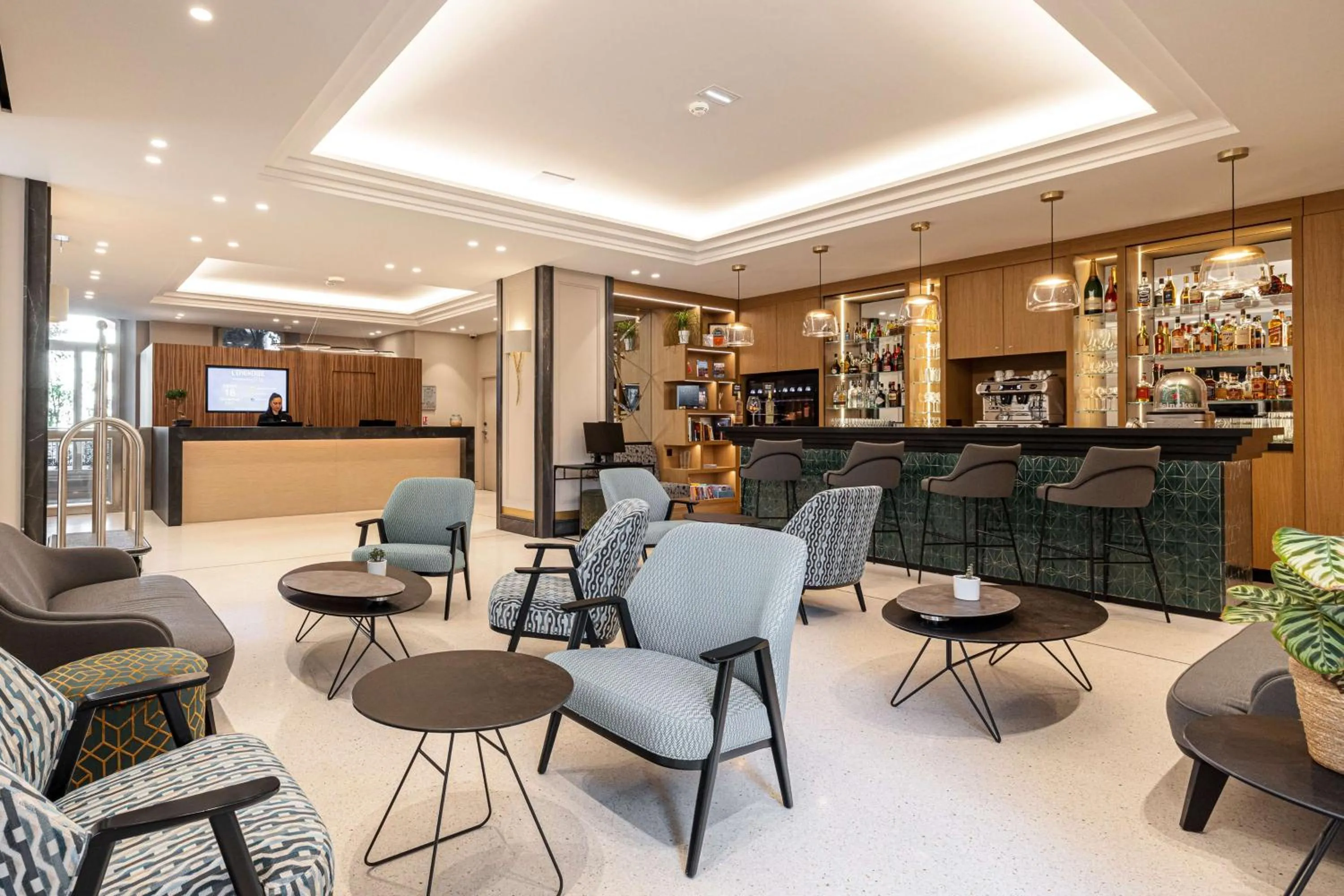 Lounge or bar in Hôtel Apollinaire Nice