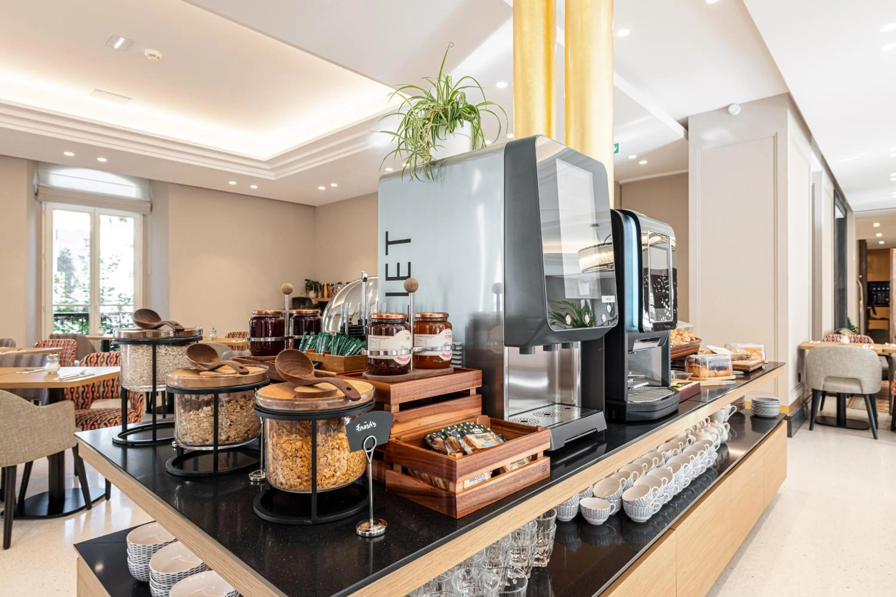 Breakfast in Hôtel Apollinaire Nice