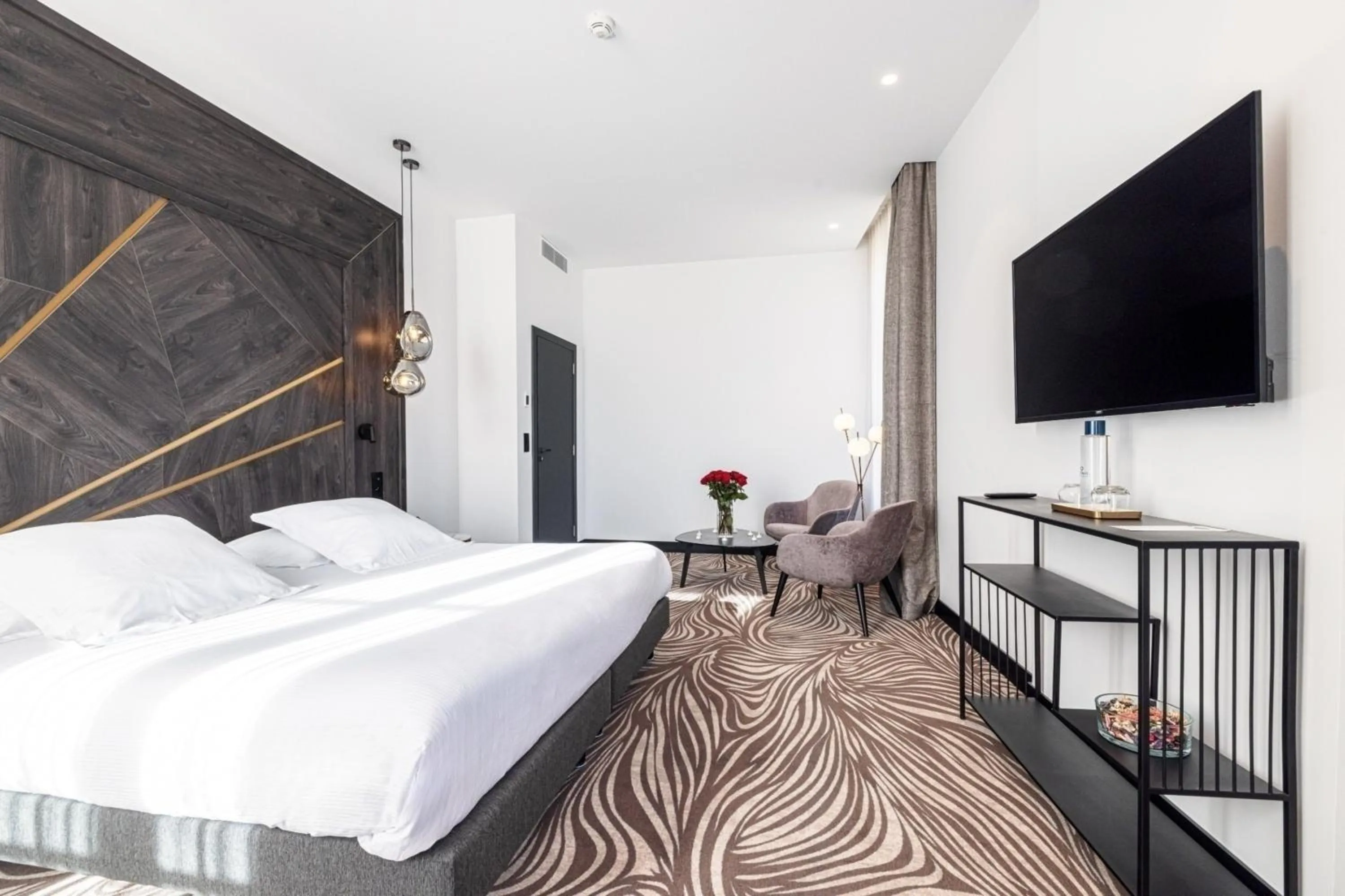 Bedroom, Bed in Hôtel Apollinaire Nice