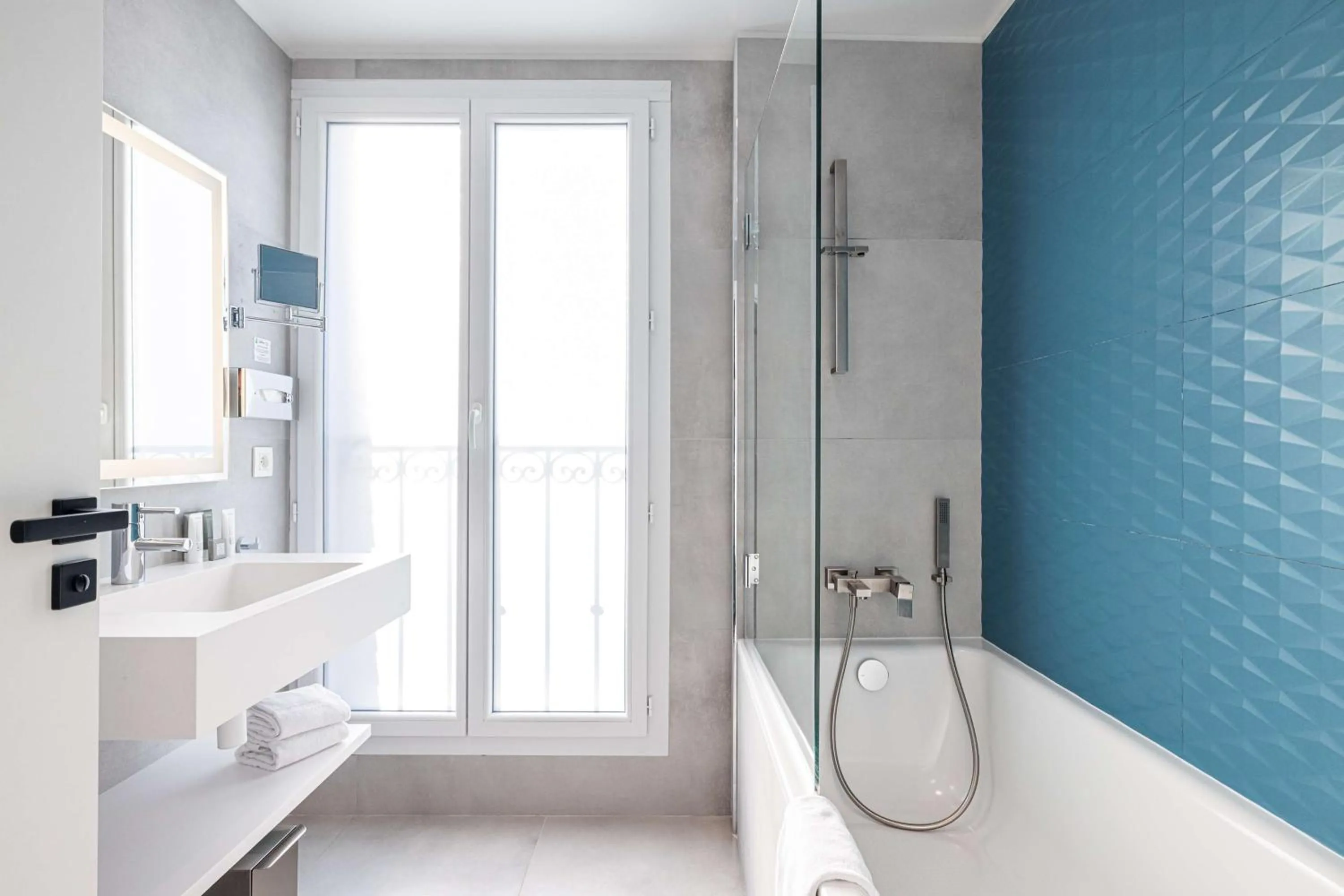 Bathroom in Hôtel Apollinaire Nice