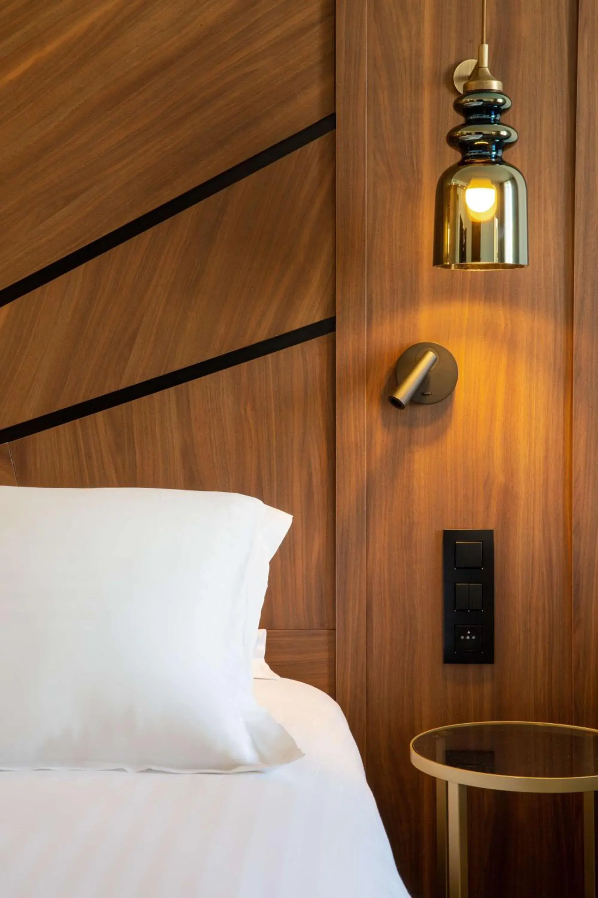 View (from property/room), Bed in Hôtel Apollinaire Nice View (from property/room), Bed in Hôtel Apollinaire Nice