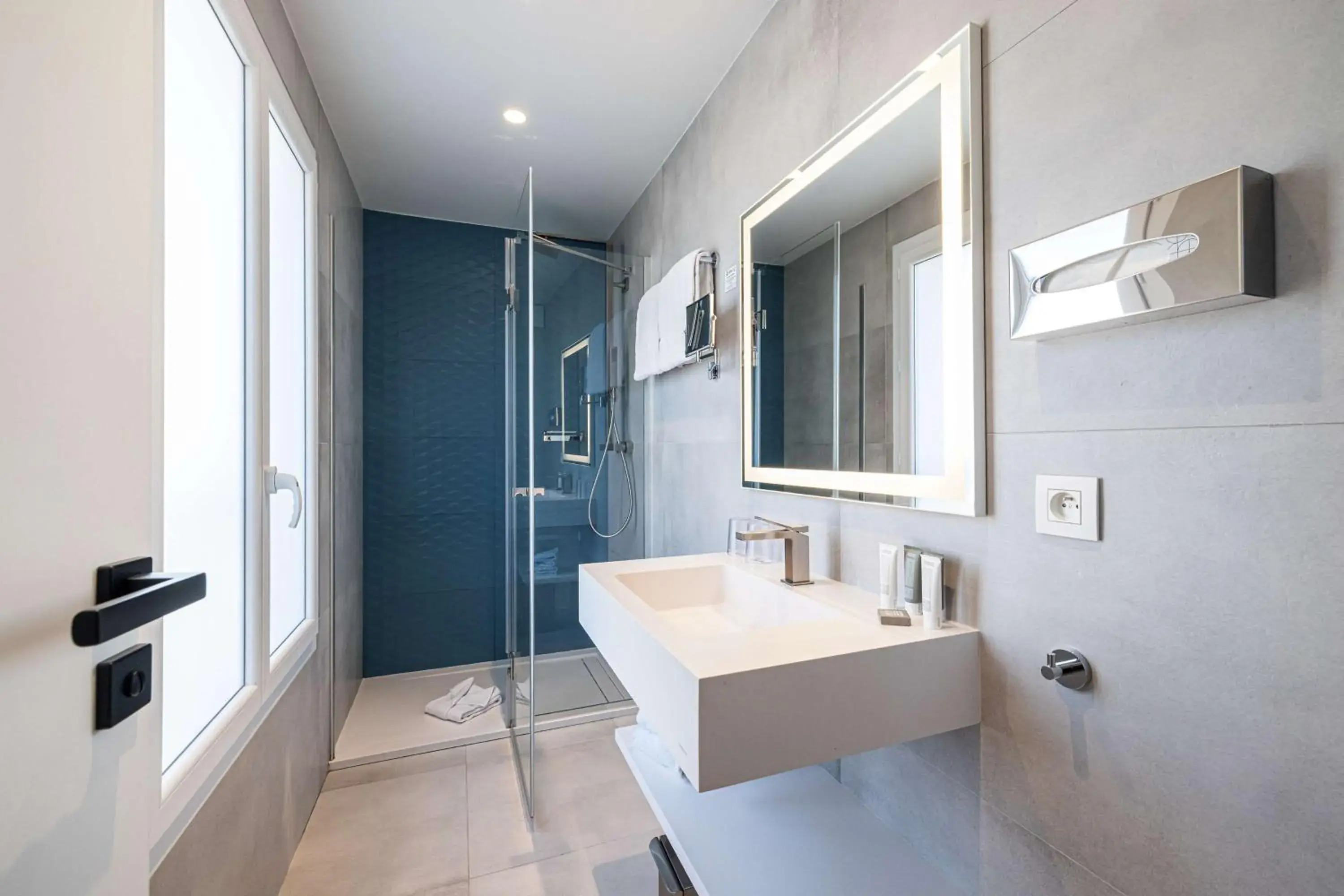 Bathroom in Hôtel Apollinaire Nice Bathroom in Hôtel Apollinaire Nice