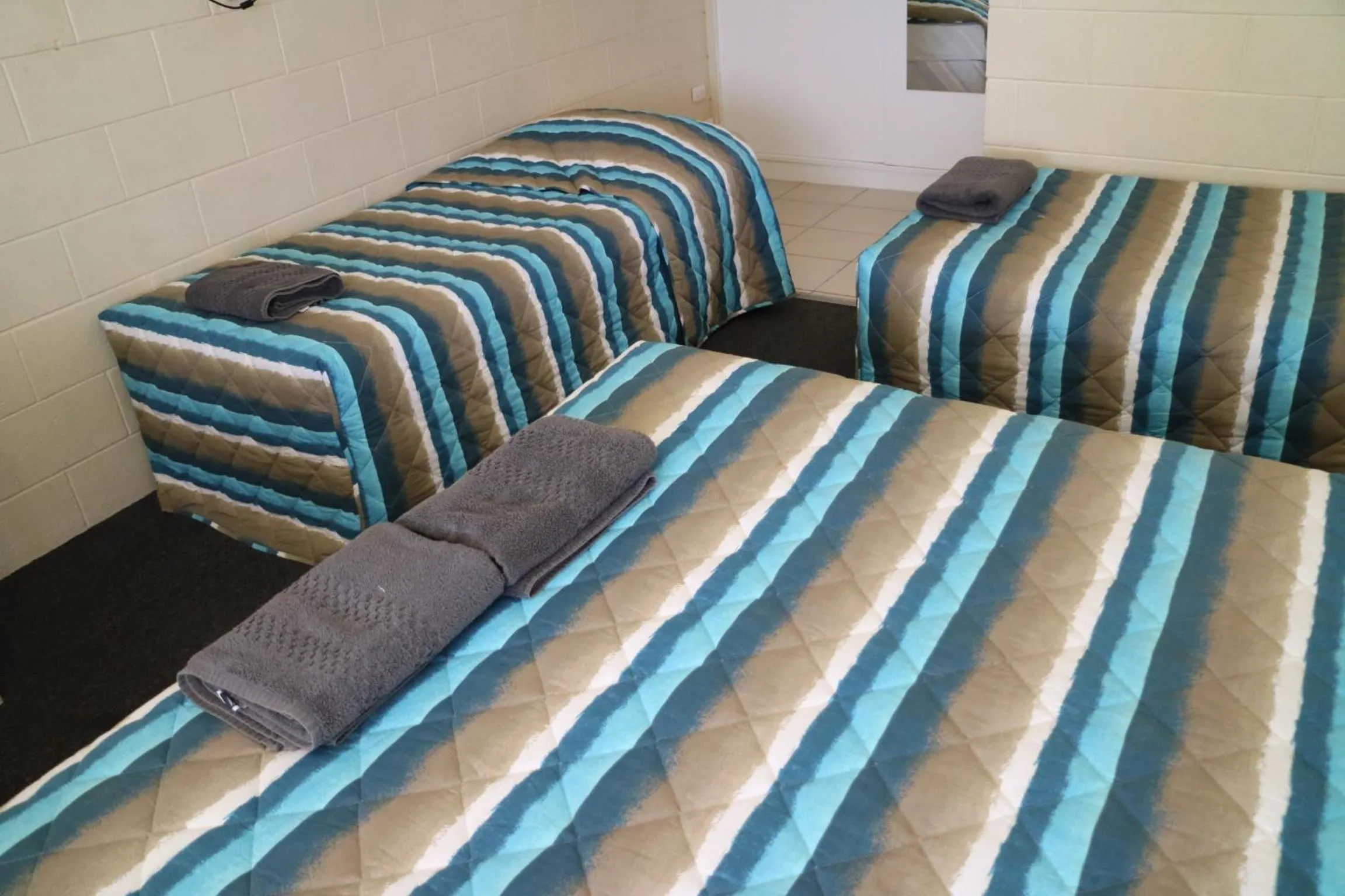 Bed in Renmark Motor Inn