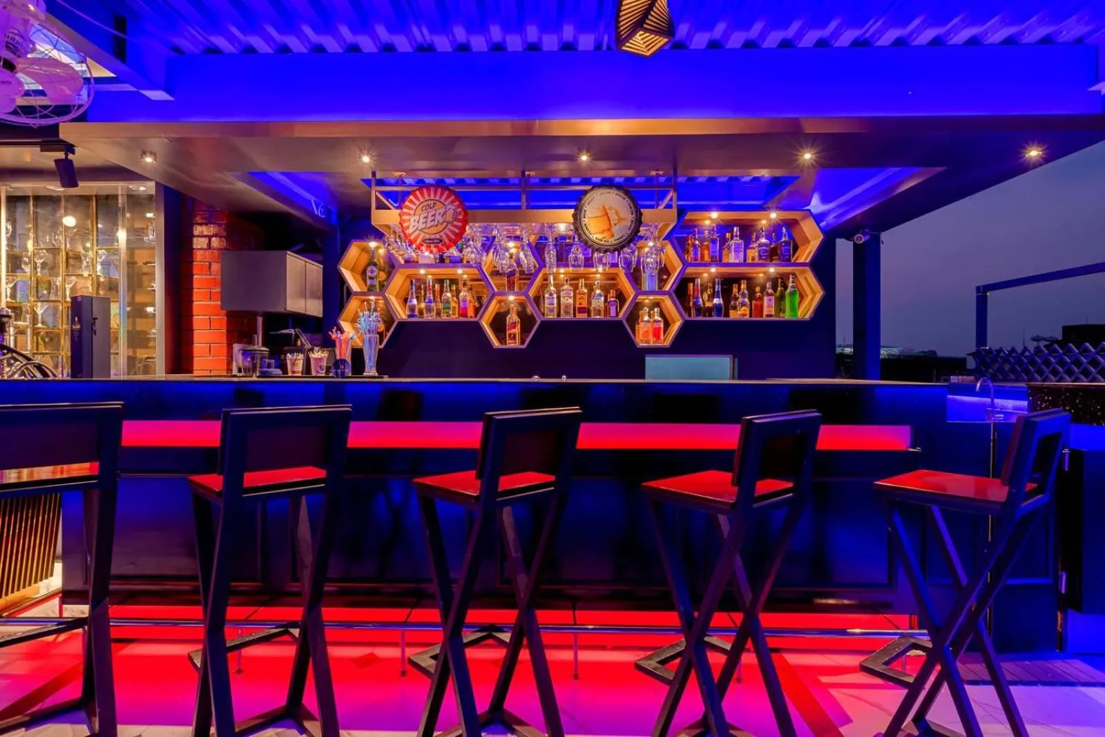 Restaurant/places to eat in Hotel Balmi