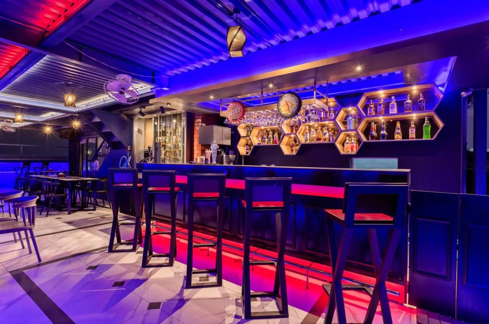 Restaurant/places to eat in Hotel Balmi