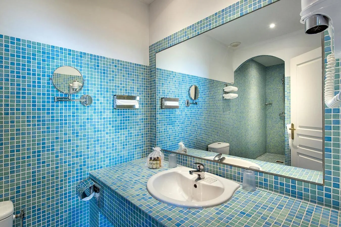 Bathroom in Hôtel Château de la Tour Cannes