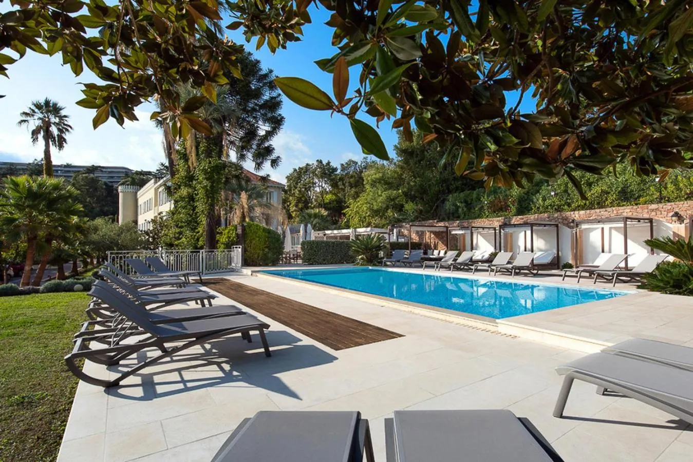 Patio in Hôtel Château de la Tour Cannes