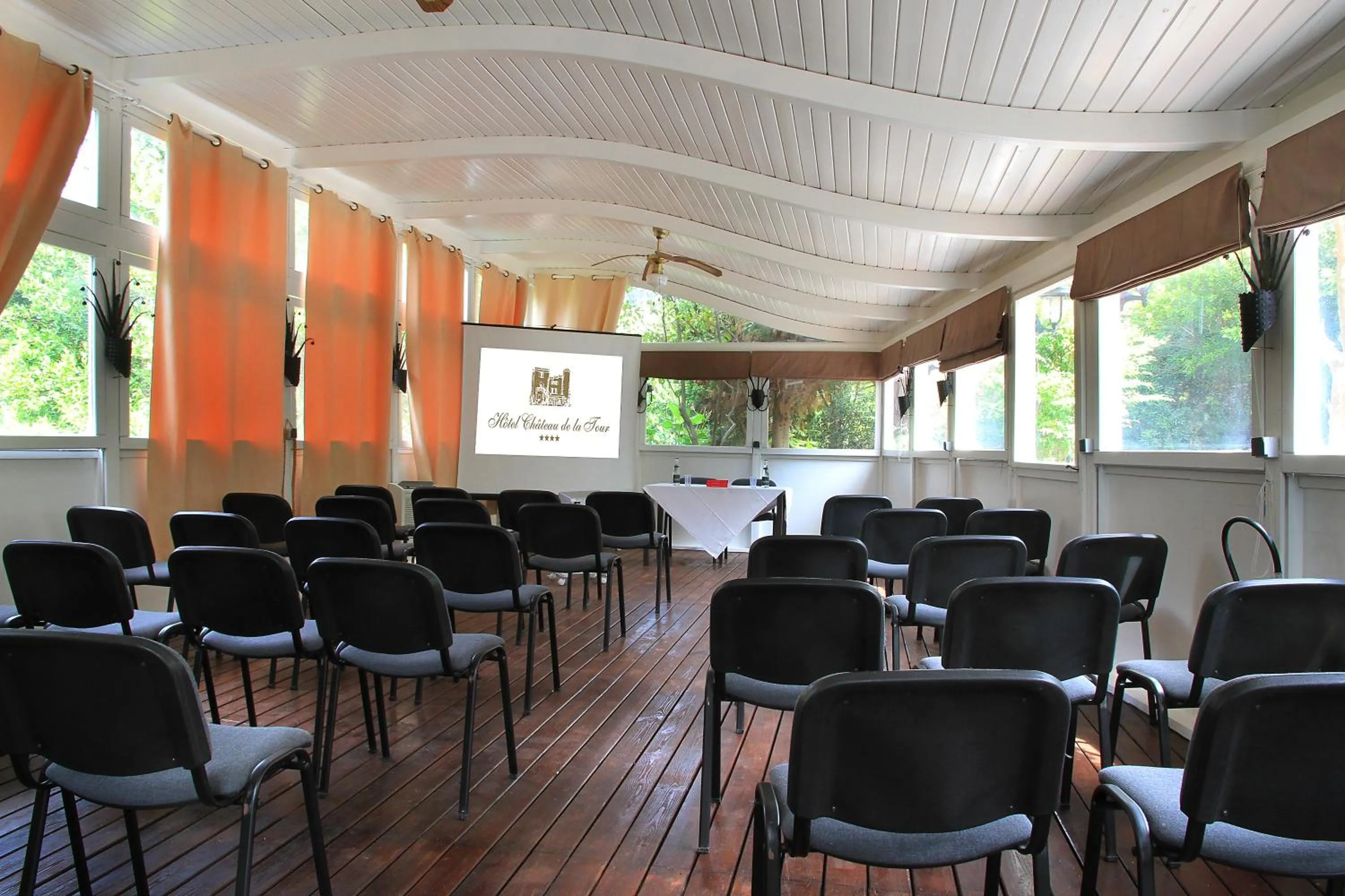 Business facilities in Hôtel Château de la Tour