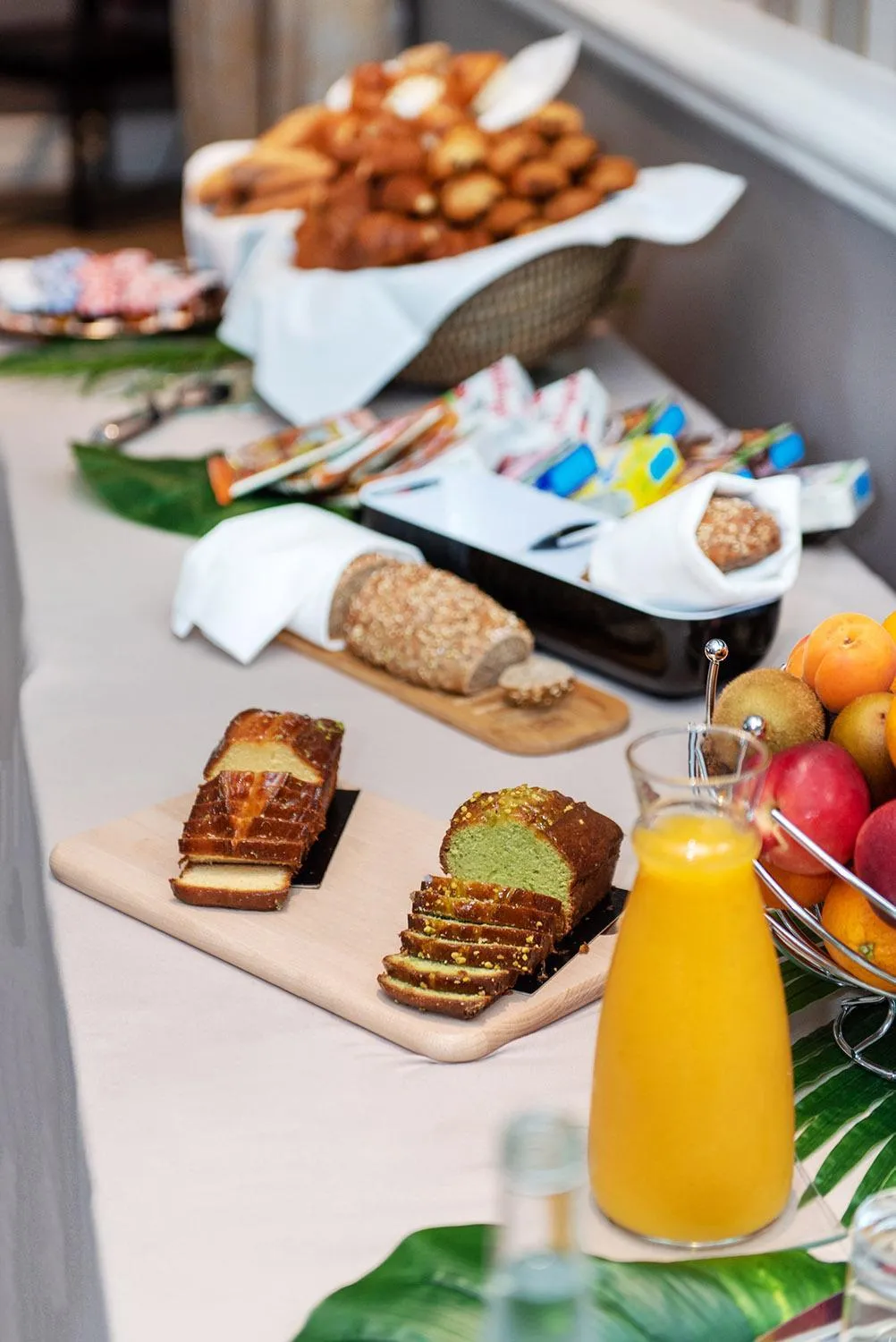 Restaurant/places to eat in Hôtel Château de la Tour Cannes