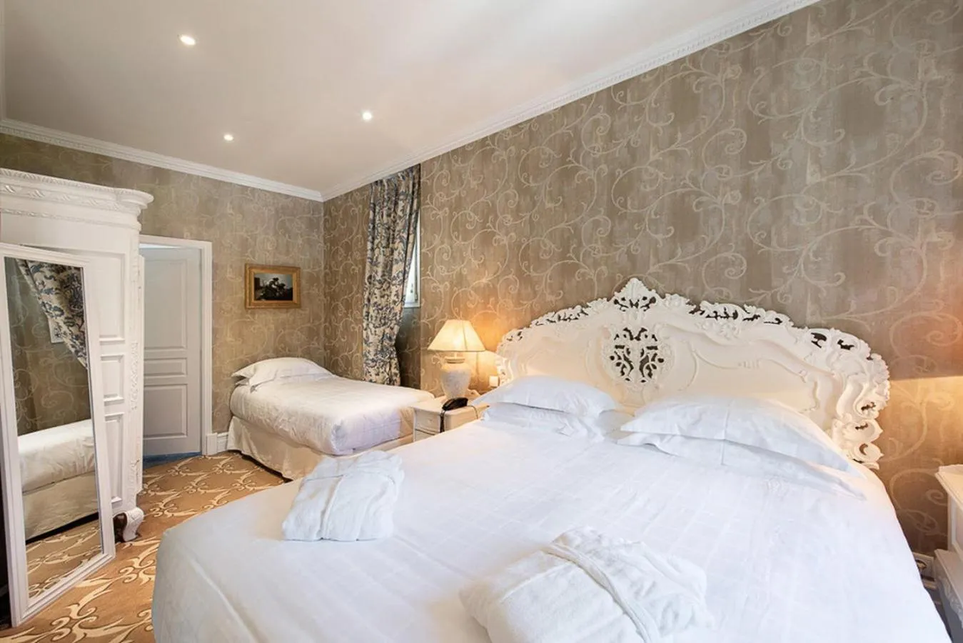 Bedroom, Bed in Hôtel Château de la Tour Cannes
