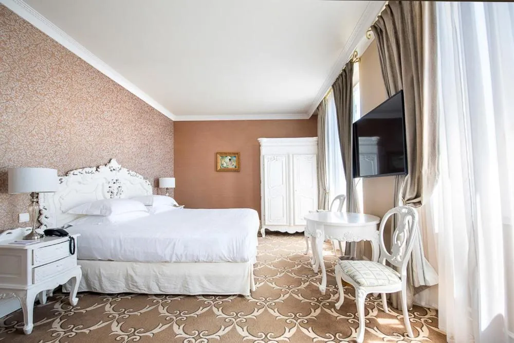 Bed in Hôtel Château de la Tour