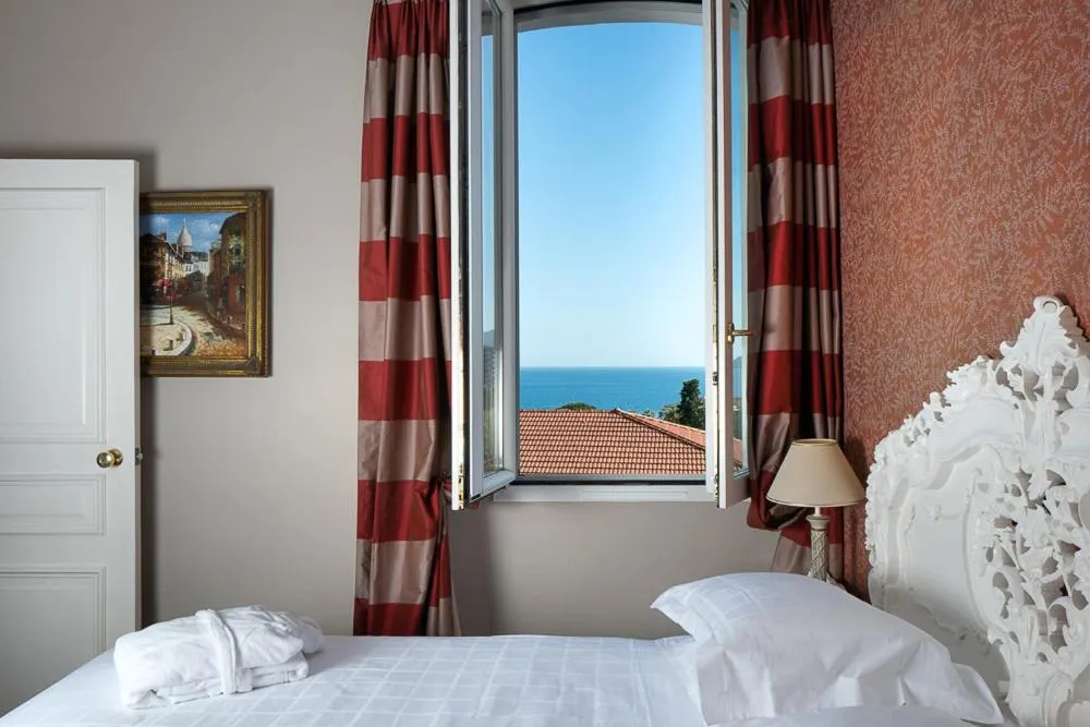 Photo of the whole room in Hôtel Château de la Tour