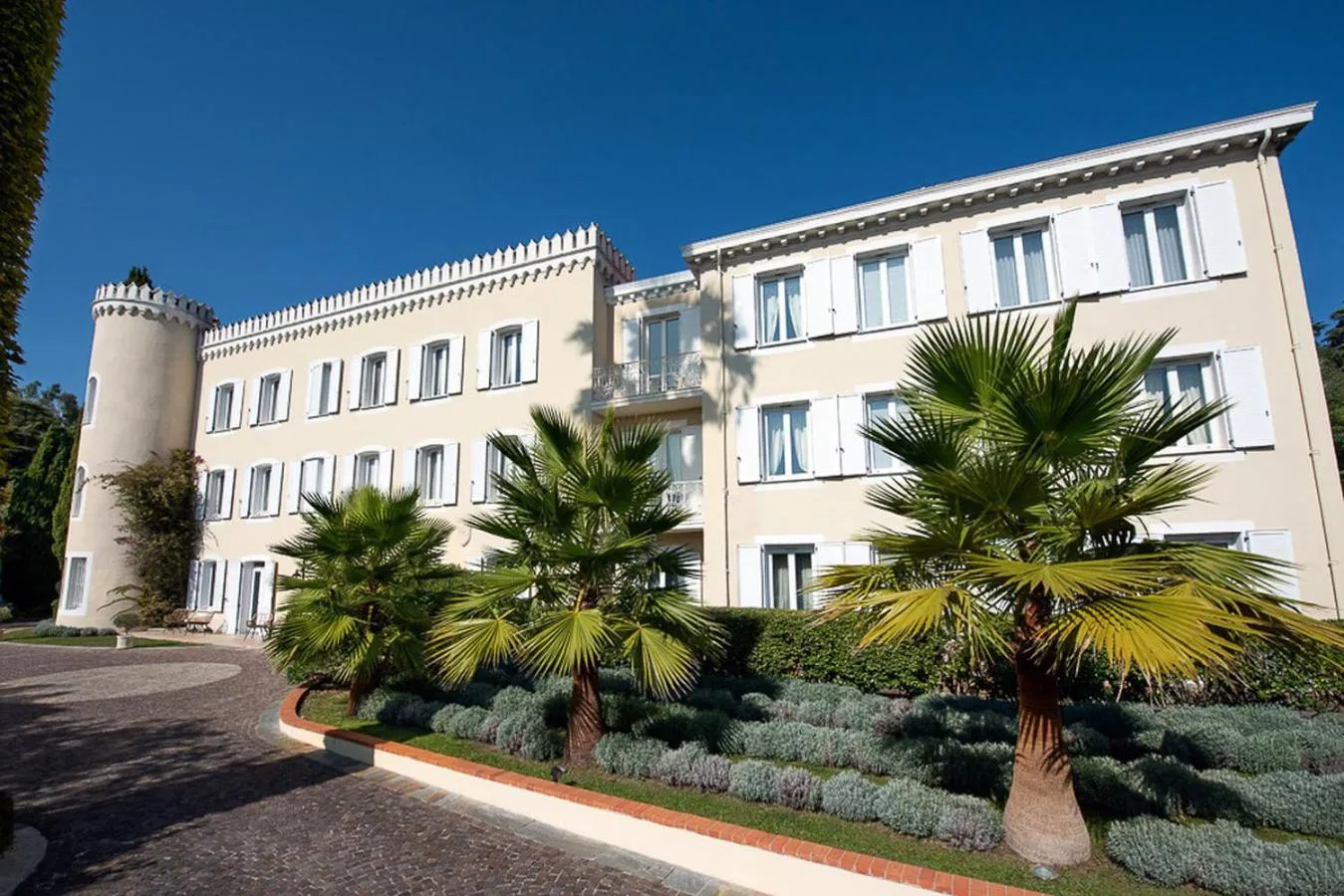 Property building in Hôtel Château de la Tour Cannes