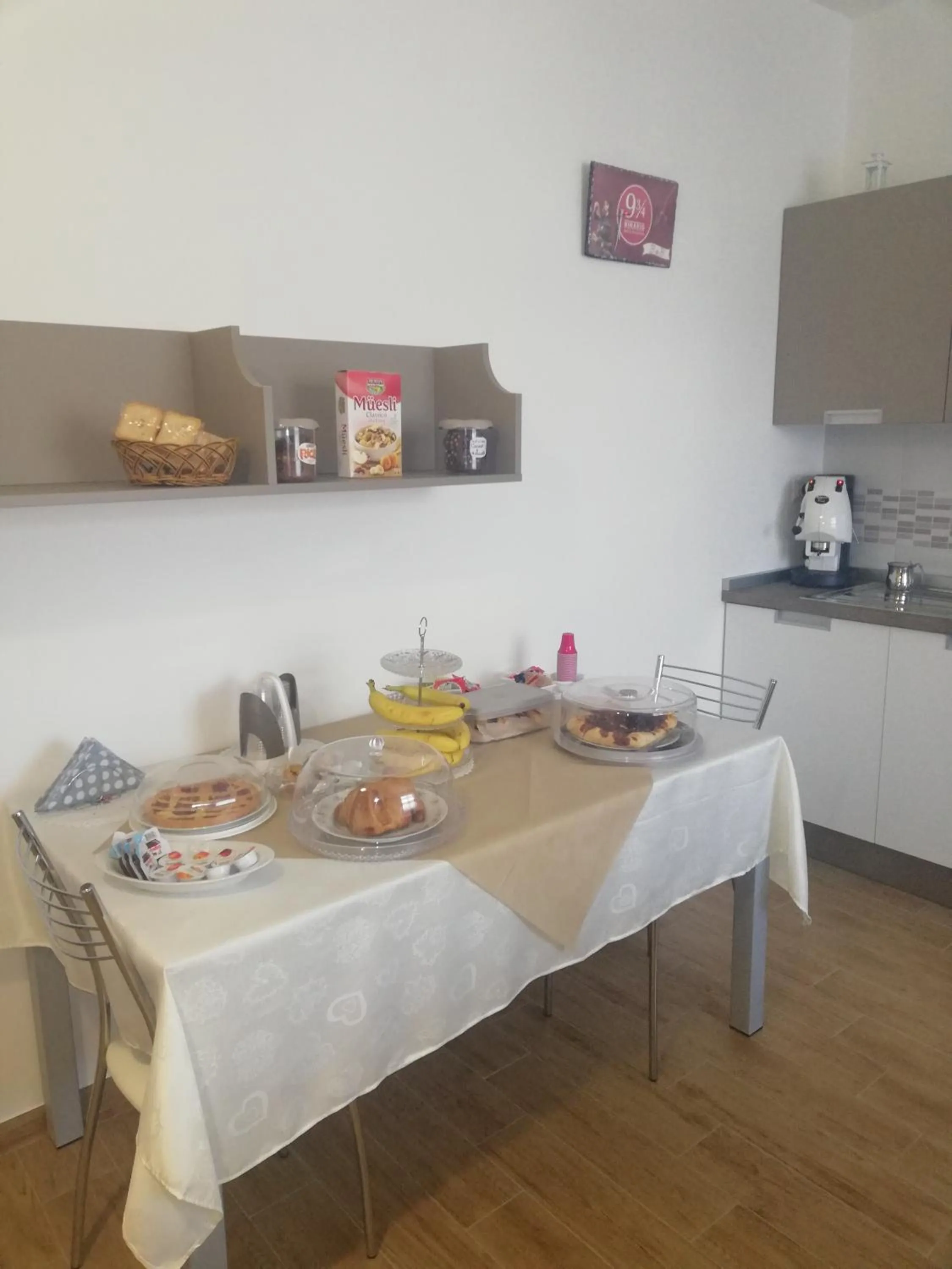 Coffee/tea facilities in b&b binario nove e tre quarti