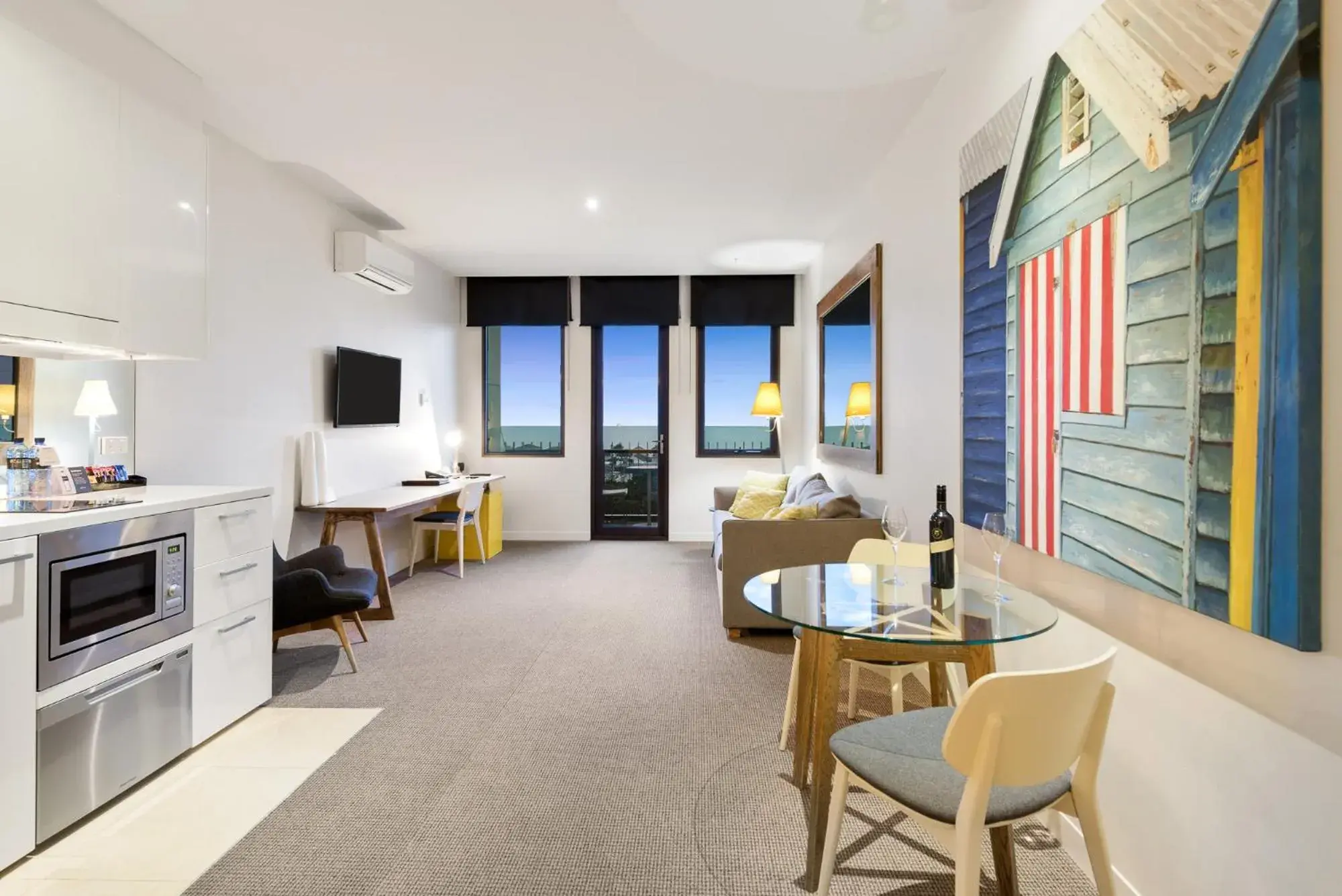 Kitchen or kitchenette, Bed in Quest Frankston on the Bay Kitchen or kitchenette, Bed in Quest Frankston on the Bay