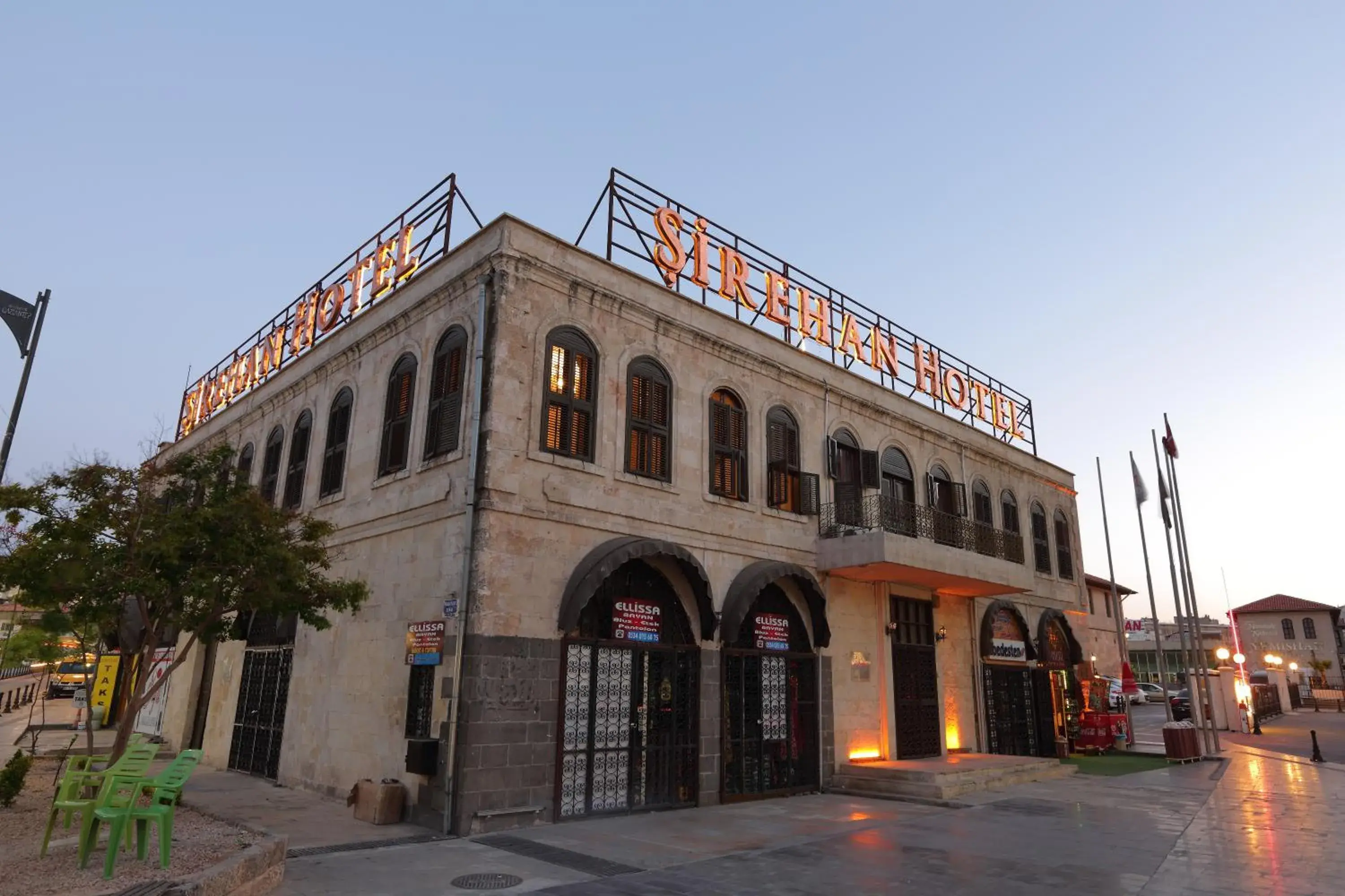 Property building in Sirehan Hotel Property building in Sirehan Hotel