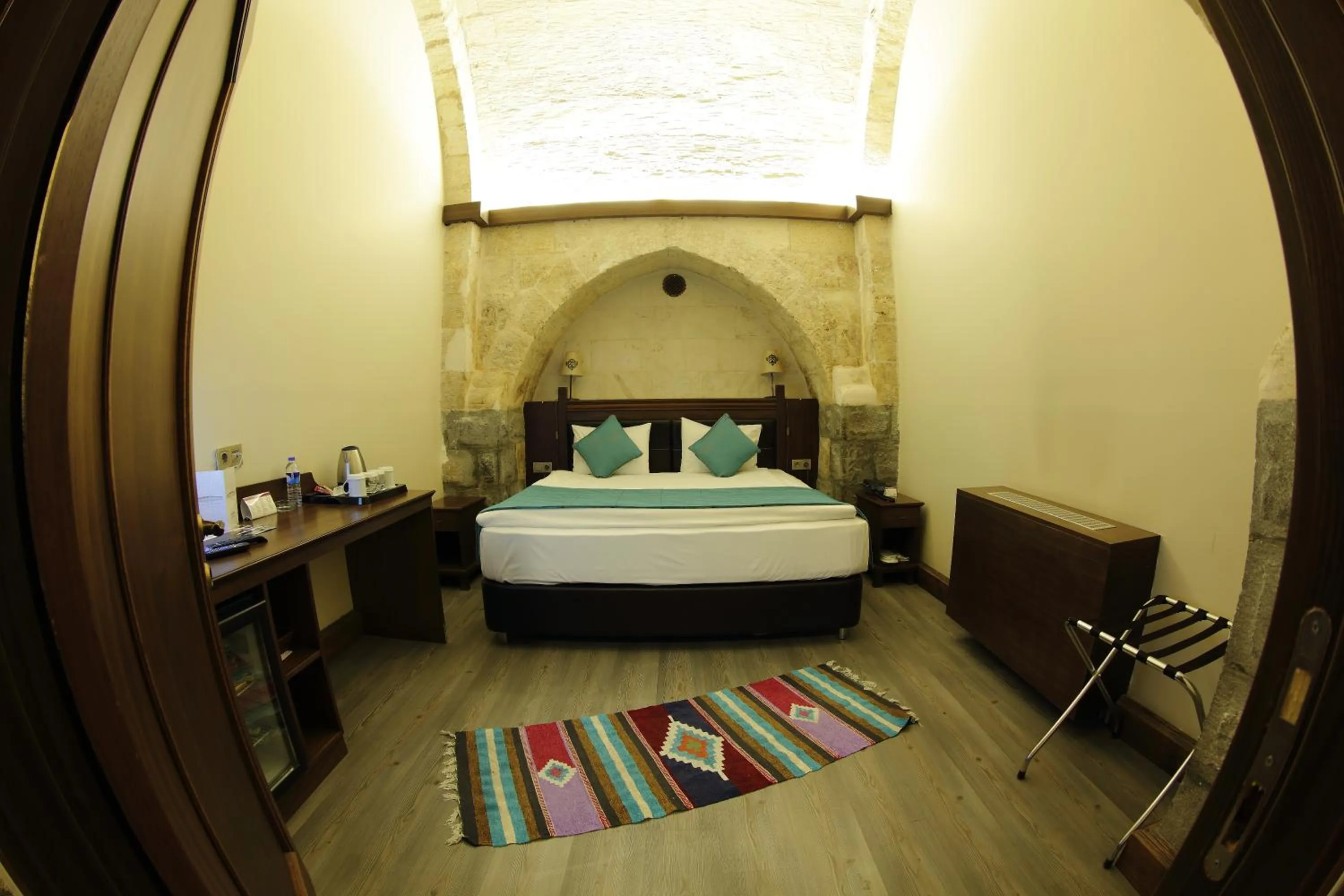 Toilet, Bed in Sirehan Hotel