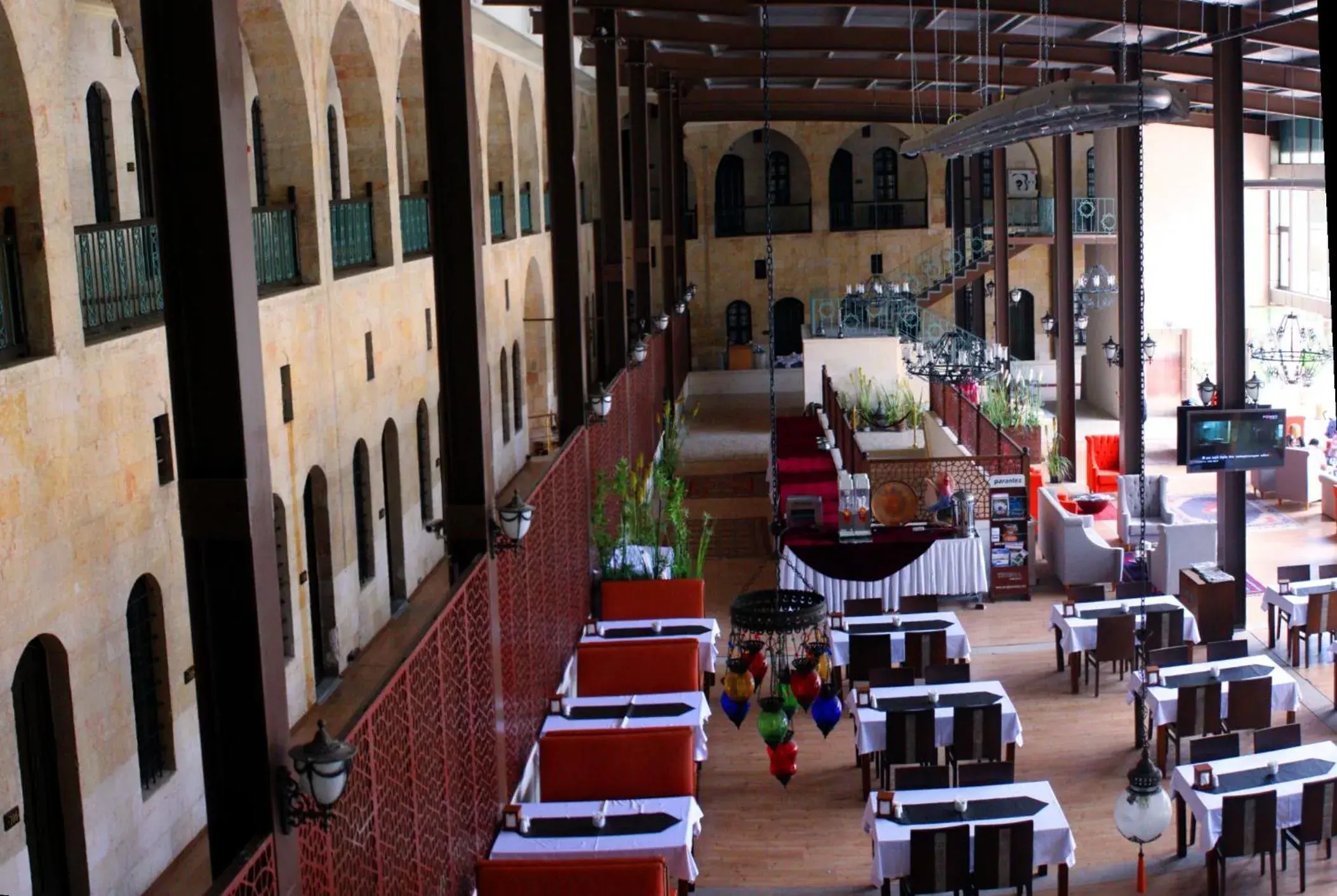 Restaurant/places to eat in Sirehan Hotel Restaurant/places to eat in Sirehan Hotel