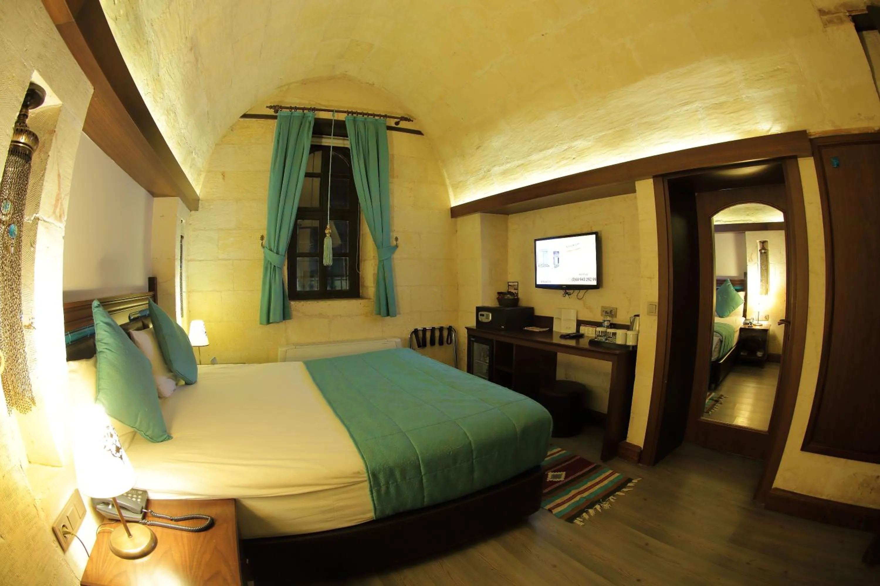 Photo of the whole room, Bed in Sirehan Hotel