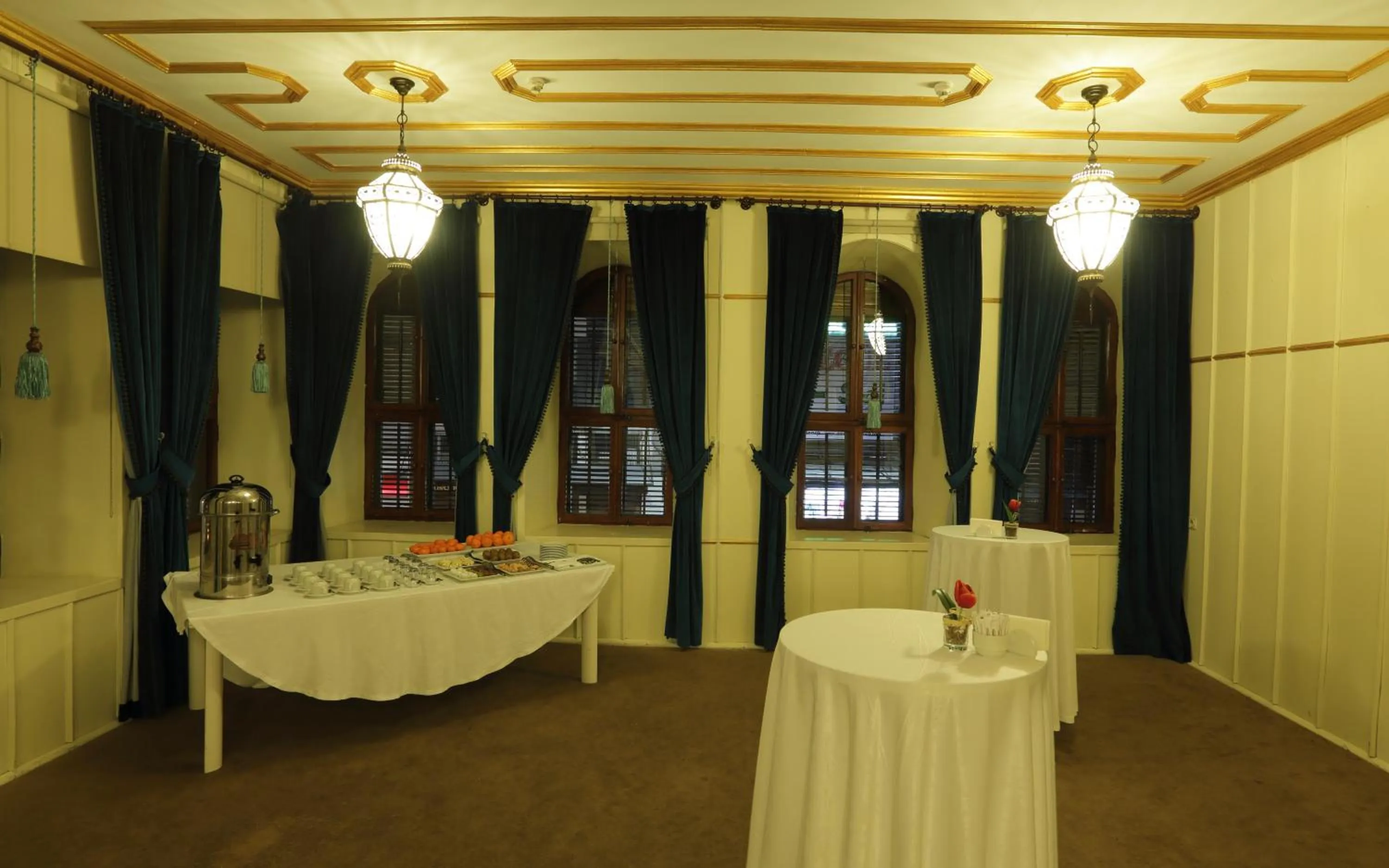 Coffee/tea facilities in Sirehan Hotel