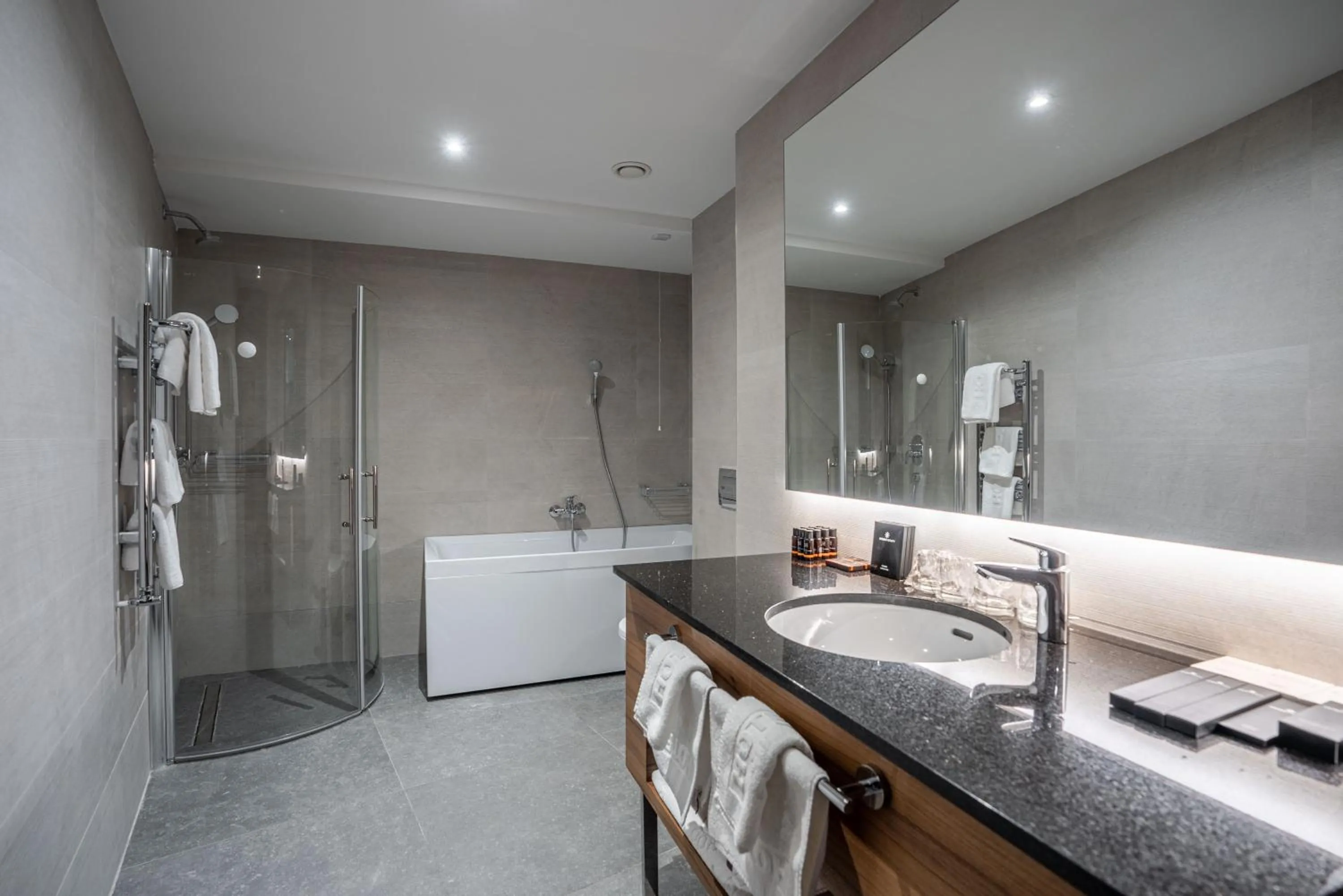 Bathroom in Hotel Tonanti