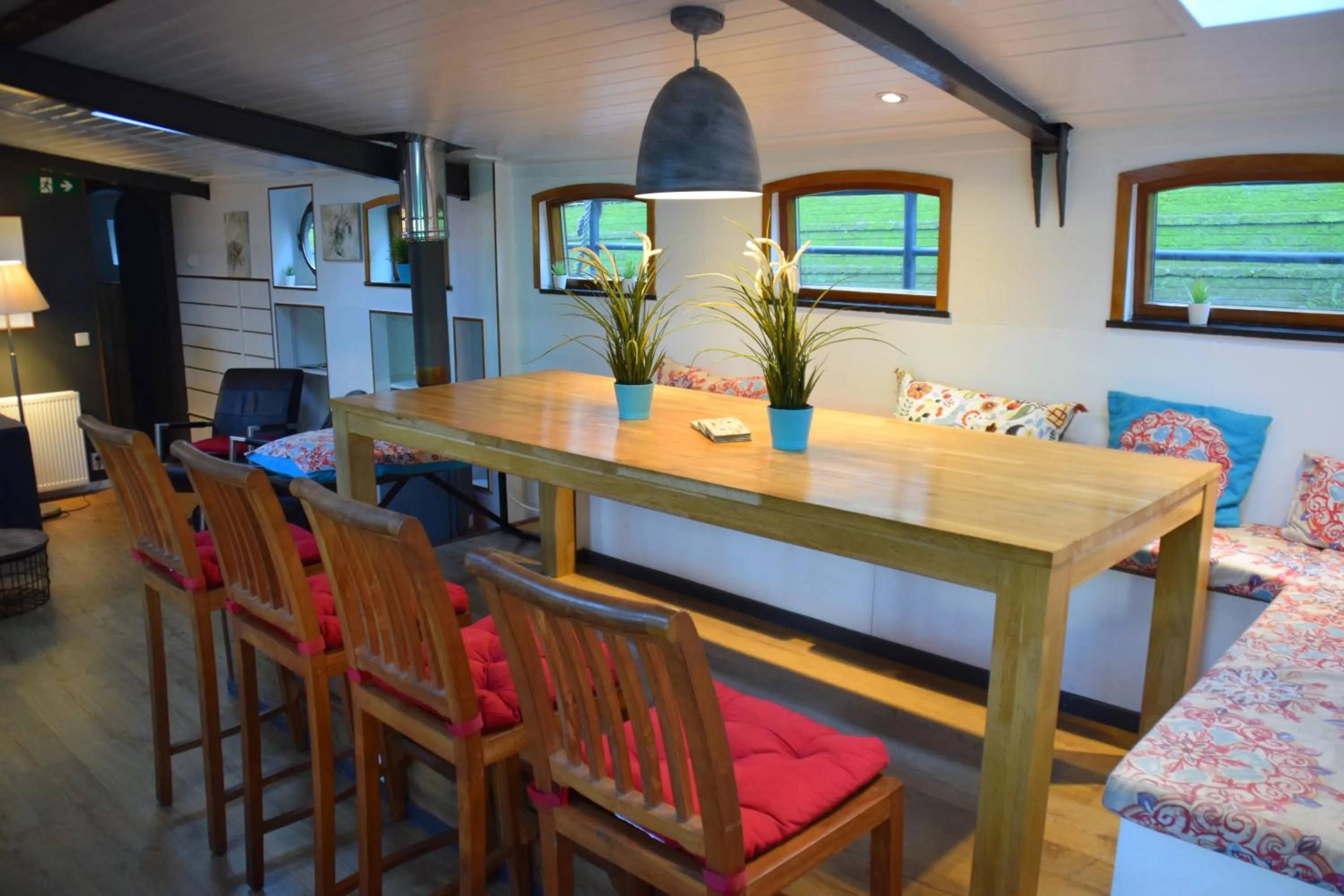 Dining area in Boathotel Rotterdam Anna