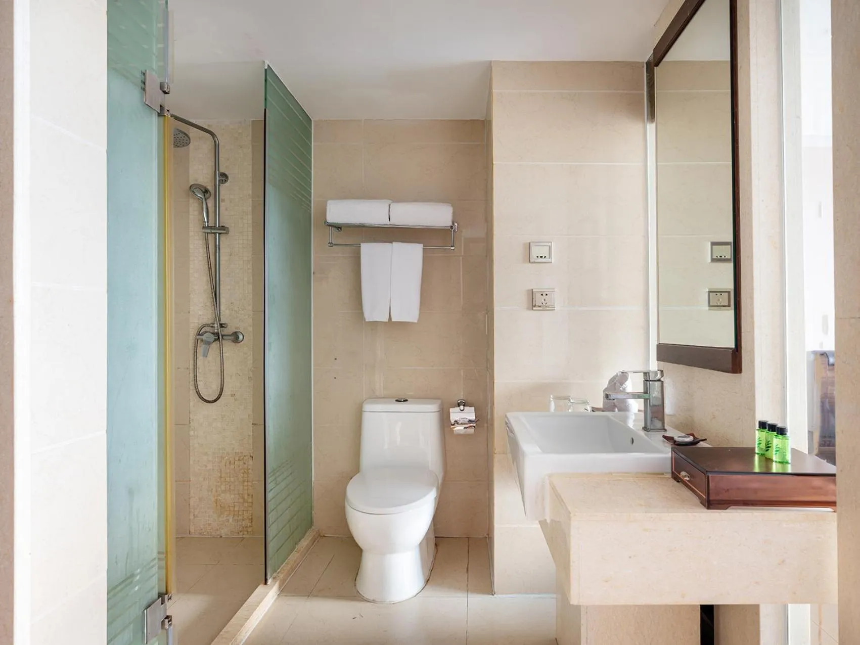 Toilet in Barry Boutique Hotel Sanya