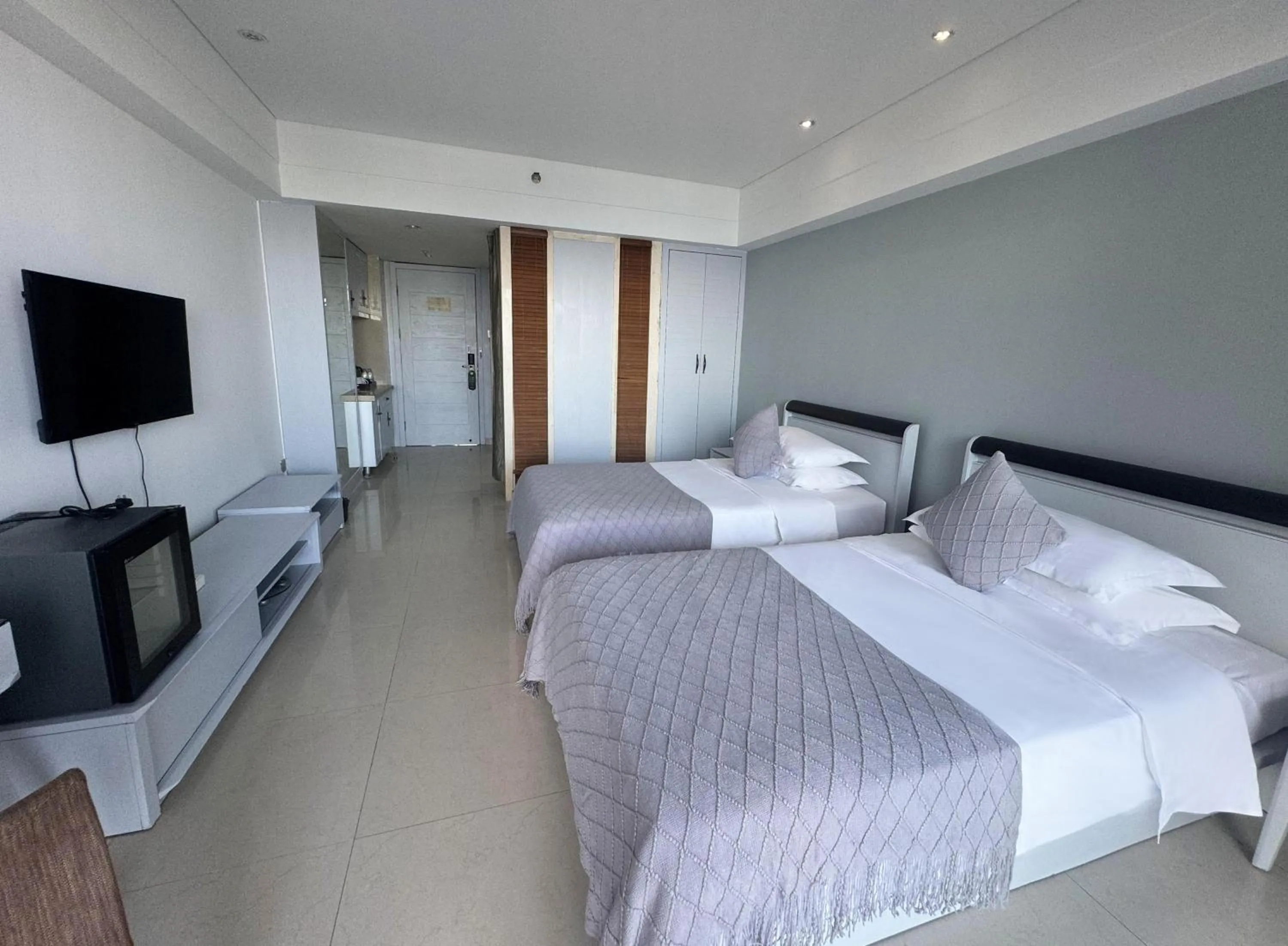 Photo of the whole room, Bed in Barry Boutique Hotel Sanya