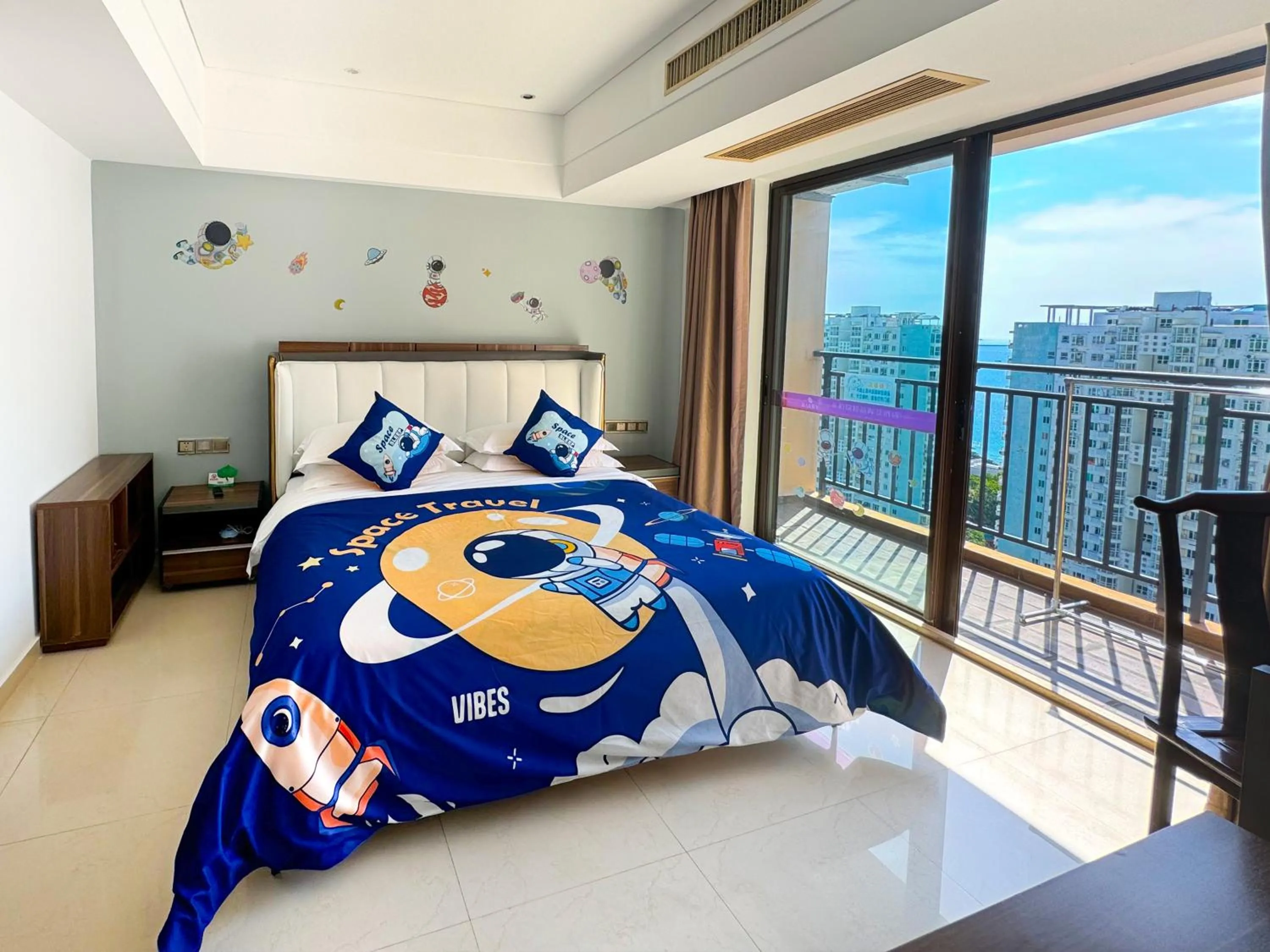 Balcony/Terrace, Bed in Barry Boutique Hotel Sanya