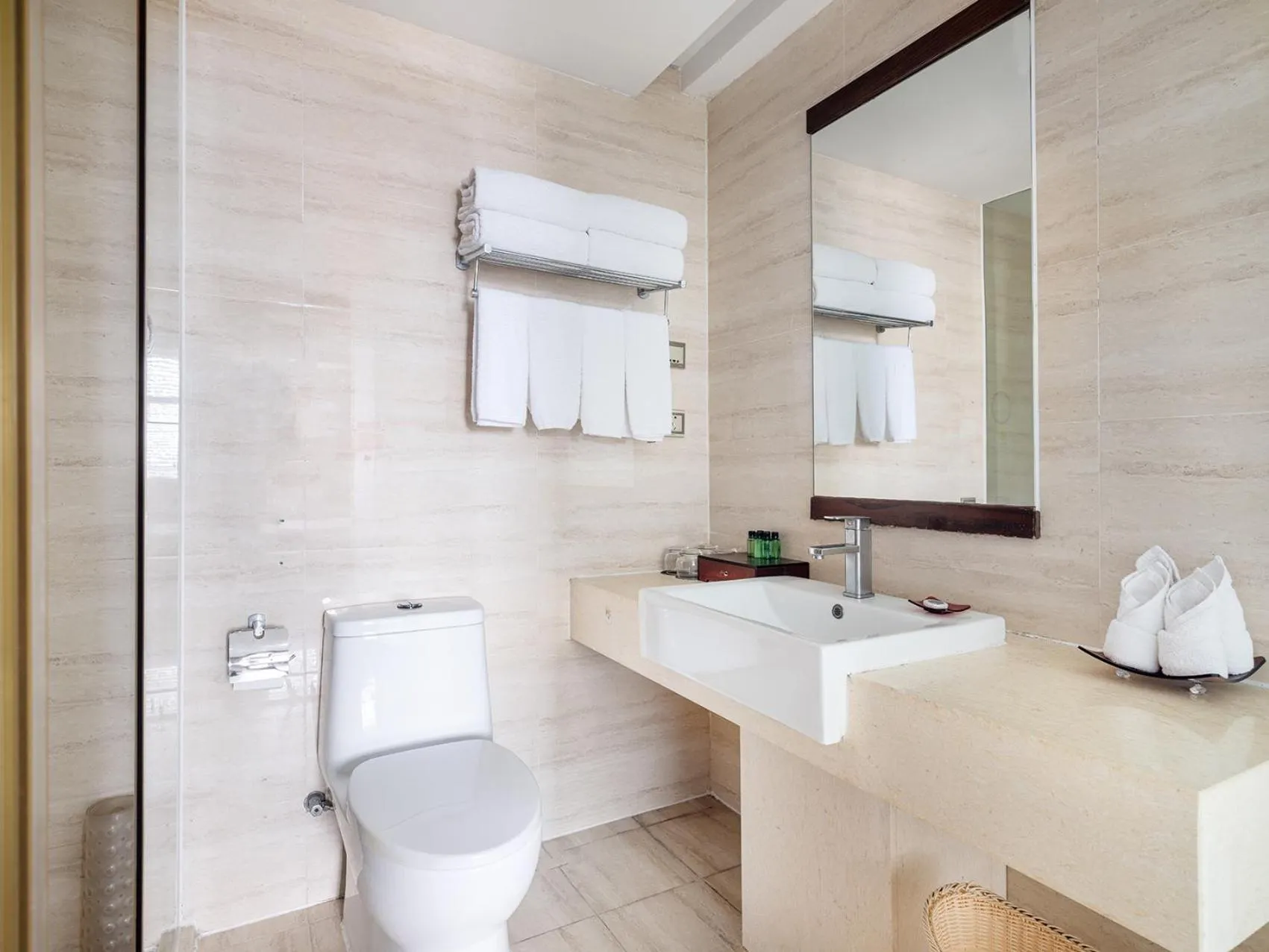 Toilet in Barry Boutique Hotel Sanya