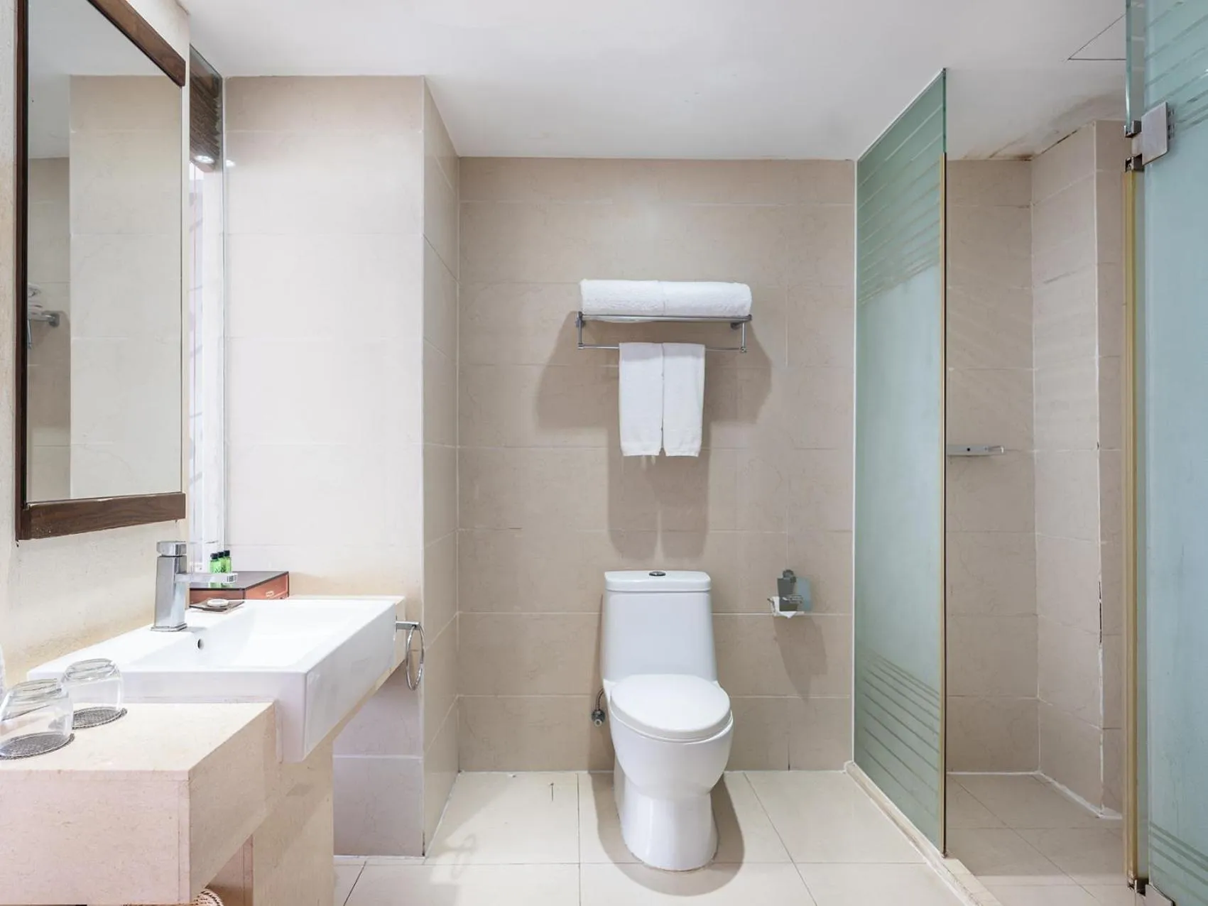 Toilet in Barry Boutique Hotel Sanya