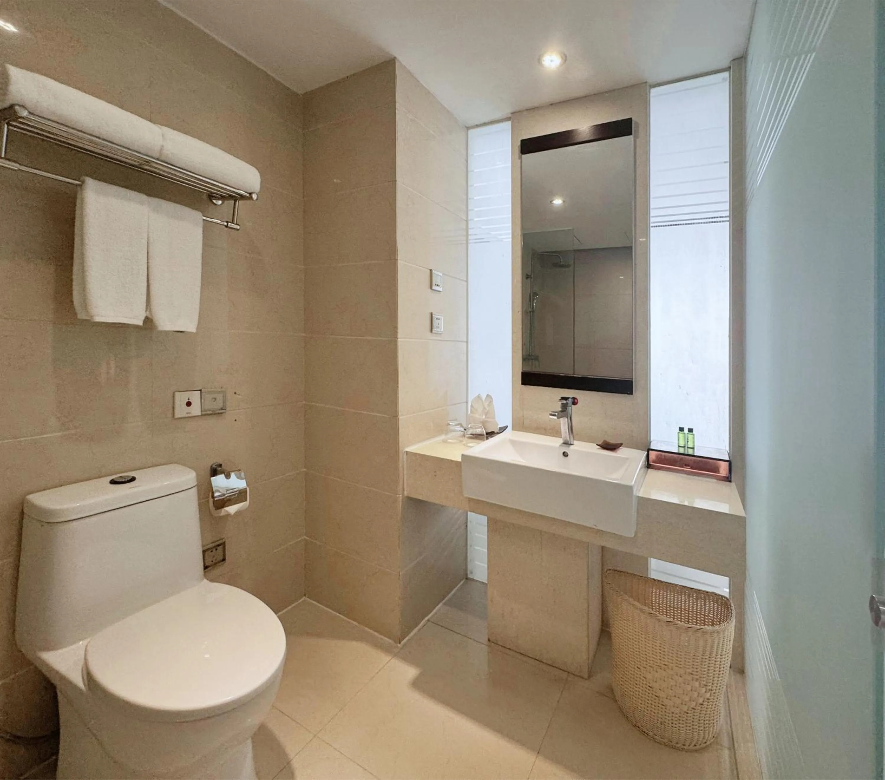 Shower in Barry Boutique Hotel Sanya