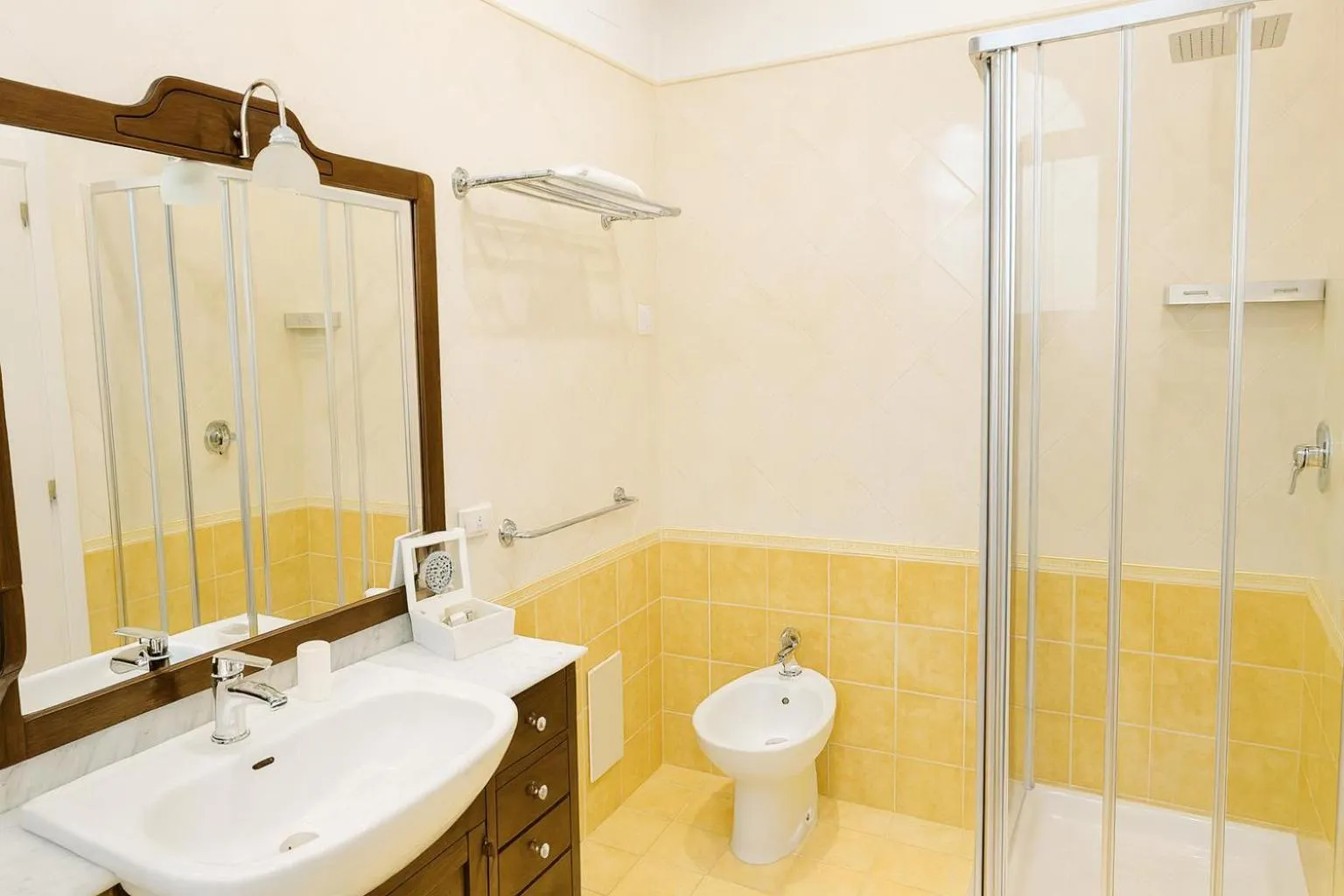 Shower in Villa Antonietta Ischia