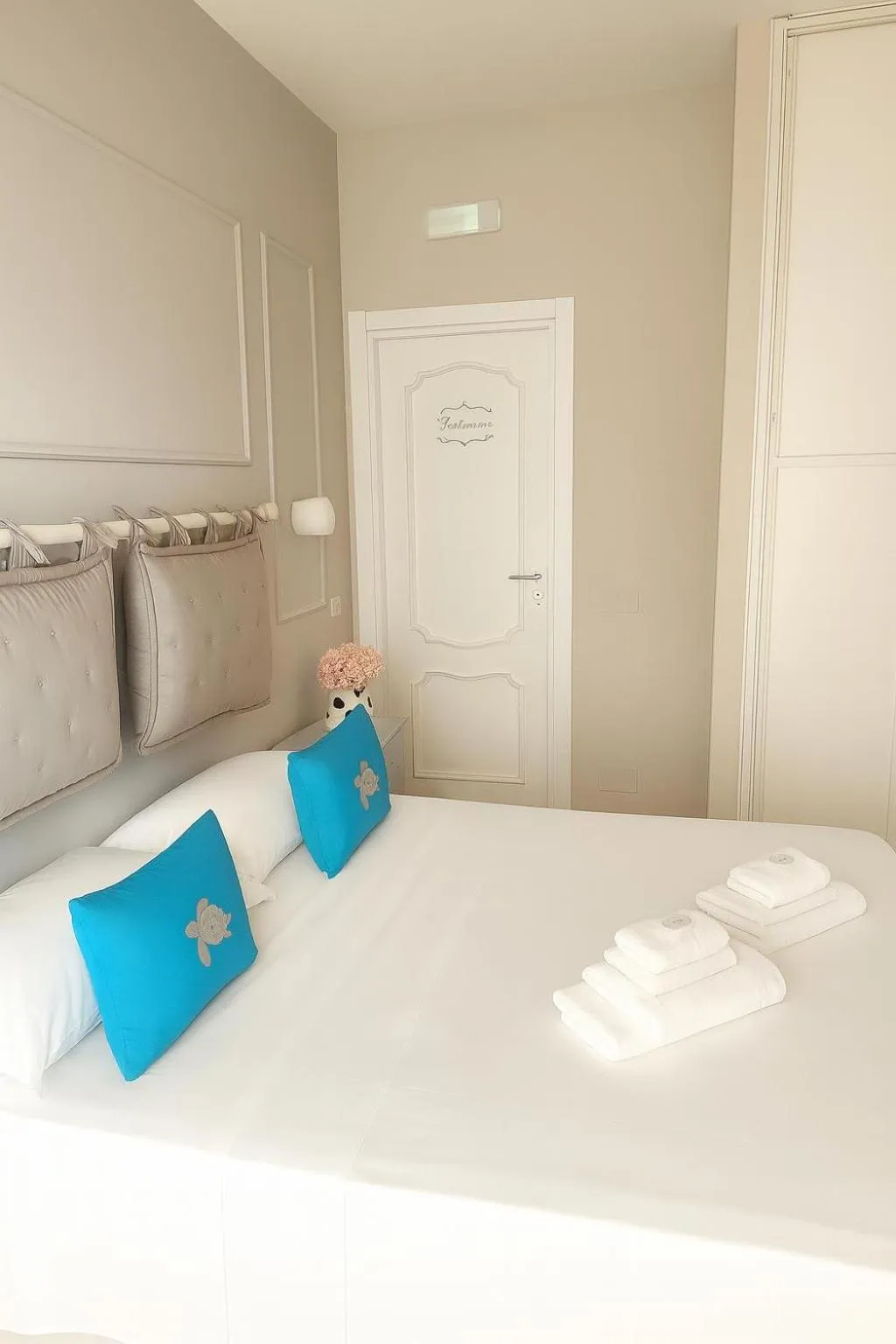 Bed in Villa Antonietta Ischia