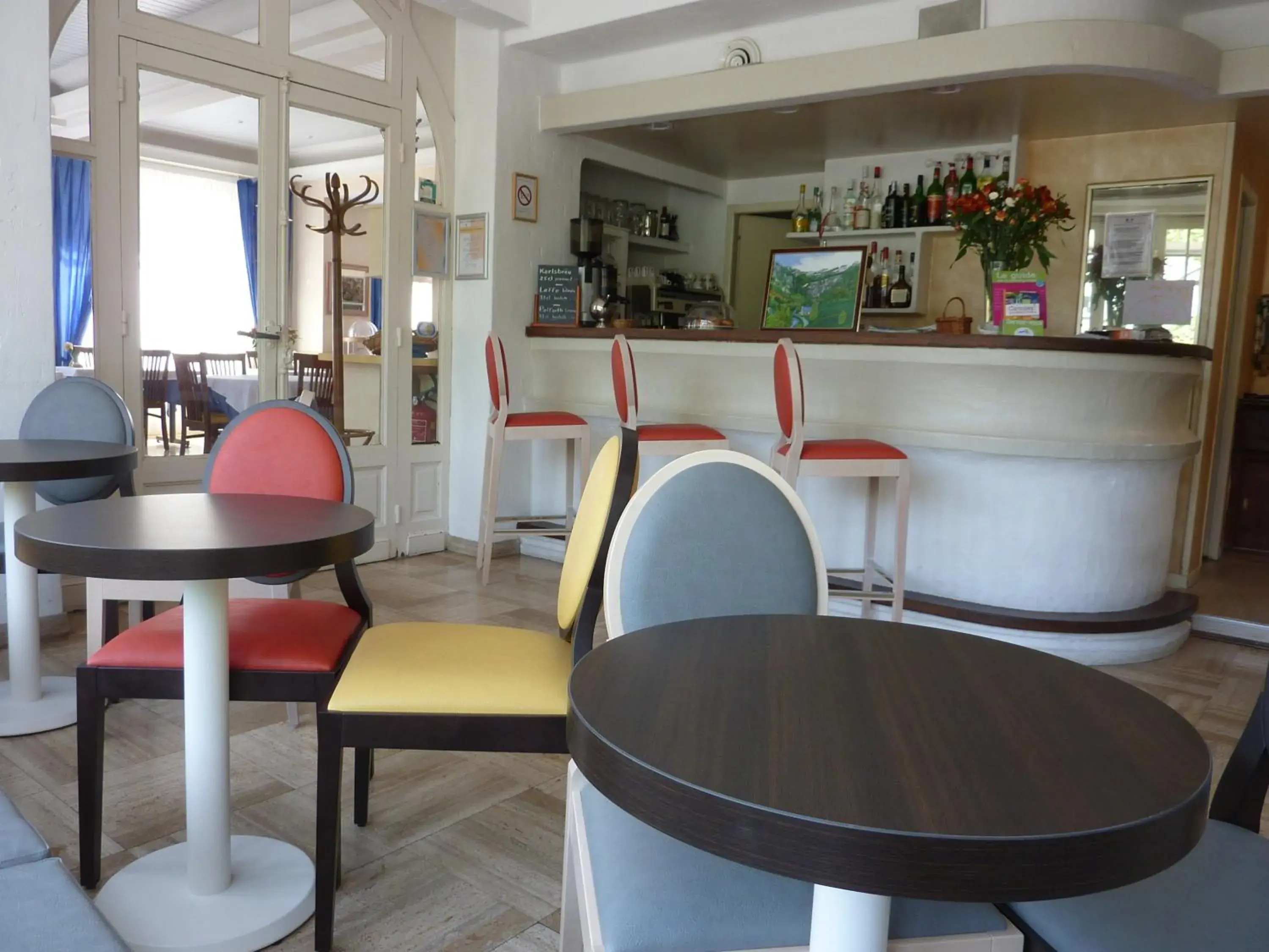 Lounge or bar in Cit'Hotel de La Vallée Lounge or bar in Cit'Hotel de La Vallée