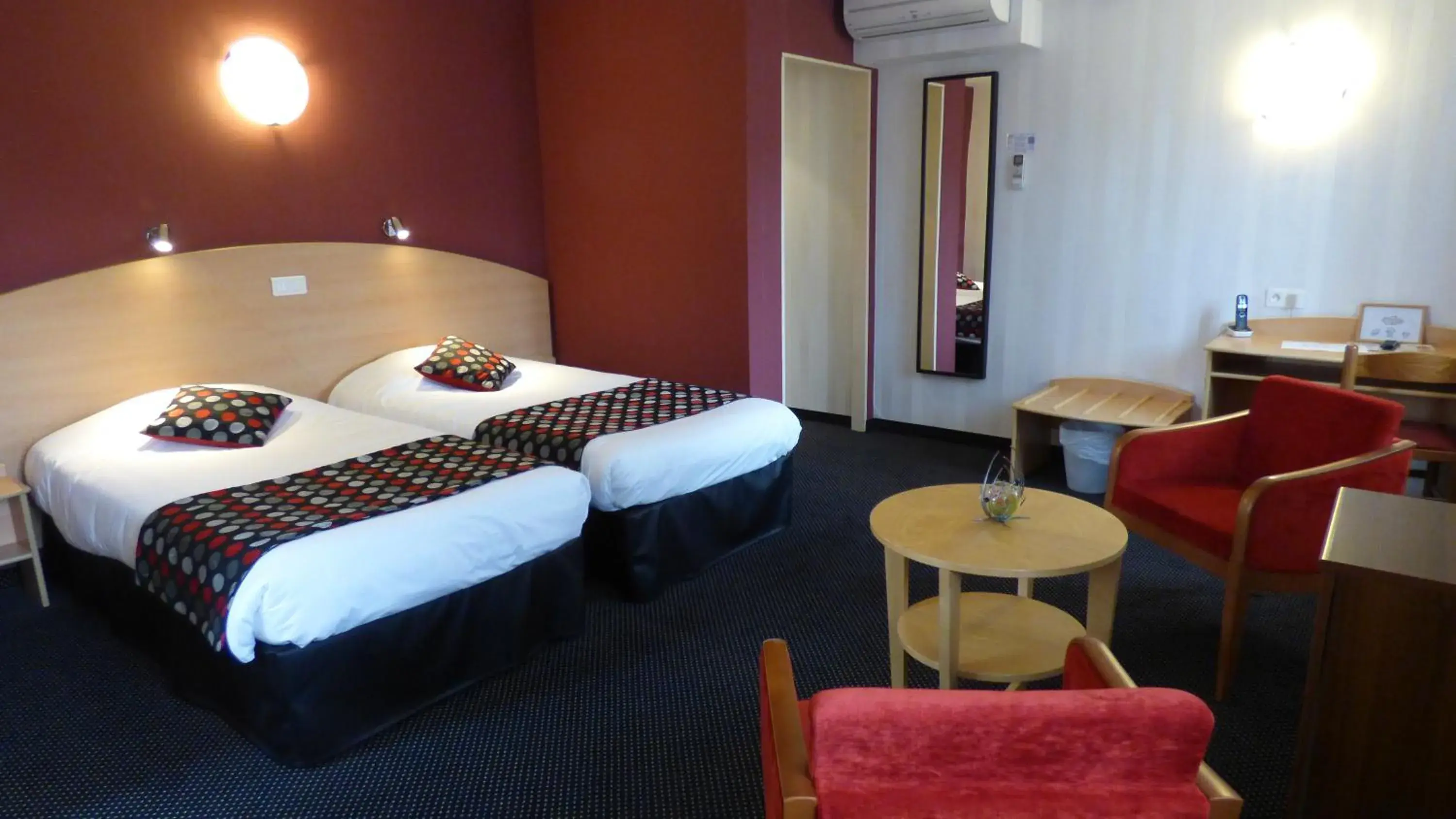 Bed in Cit'Hotel de La Vallée Bed in Cit'Hotel de La Vallée