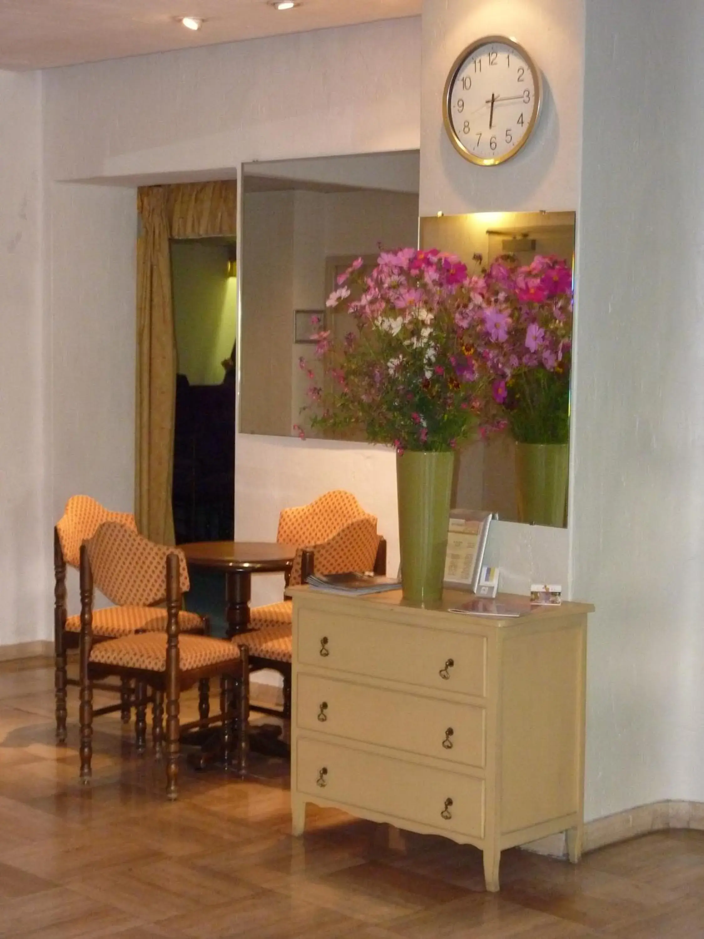 Lobby or reception in Cit'Hotel de La Vallée Lobby or reception in Cit'Hotel de La Vallée