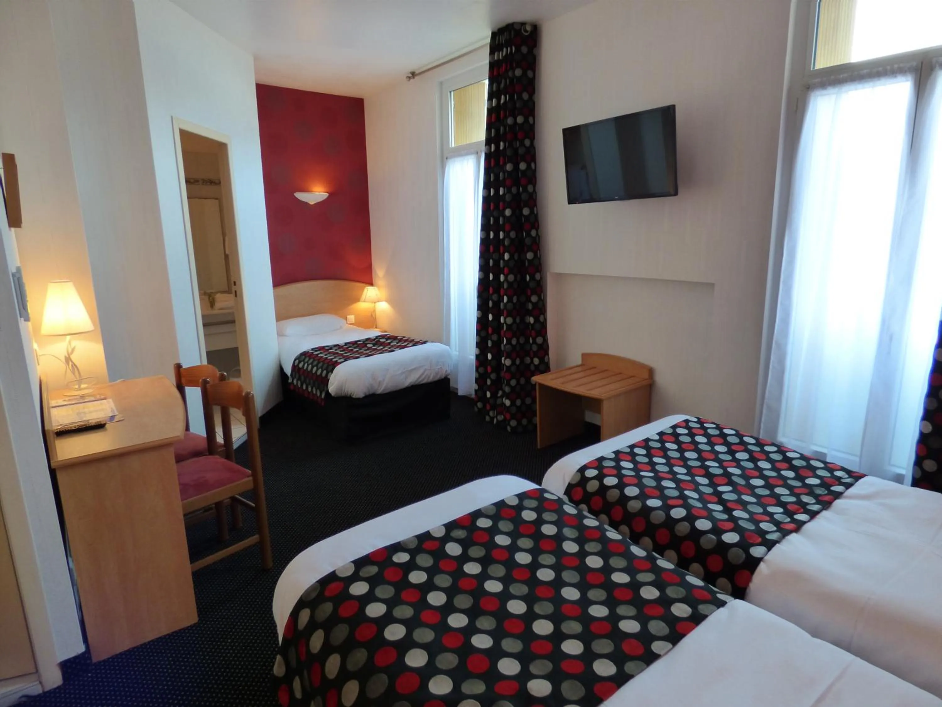 Photo of the whole room, Bed in Cit'Hotel de La Vallée