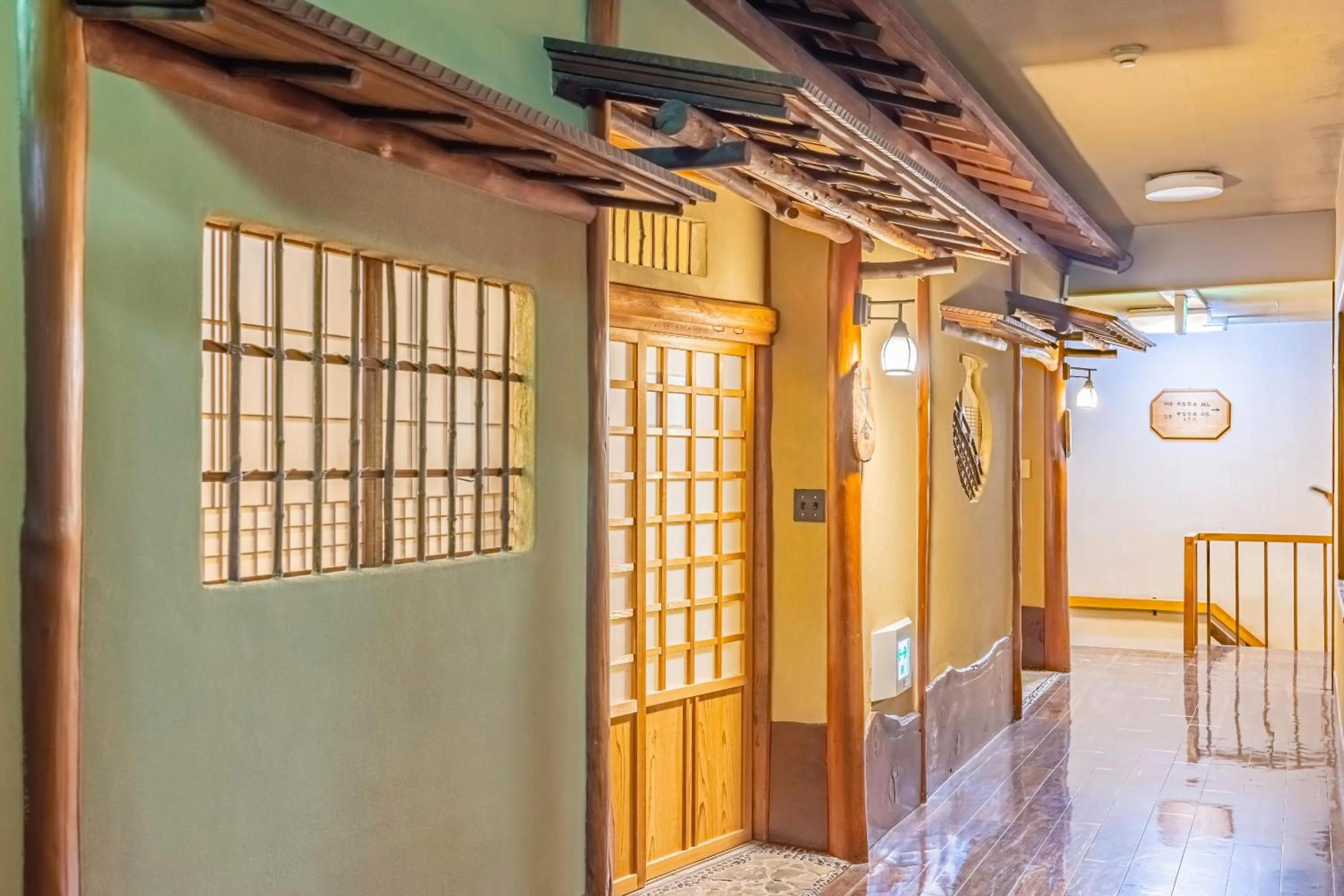 Area and facilities in Ichinoyu Honkan