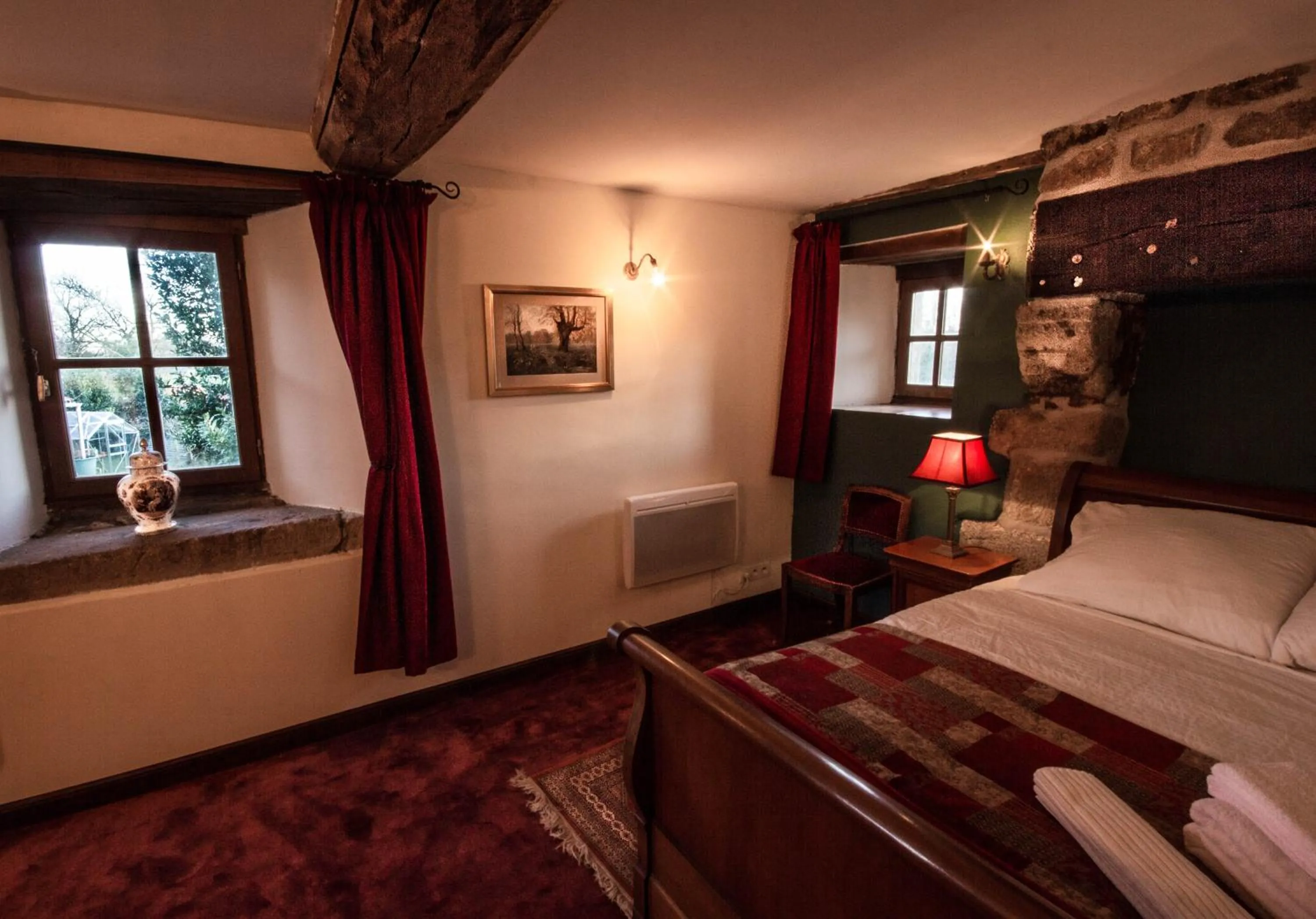 Bedroom, Bed in Les Quatre Siècles