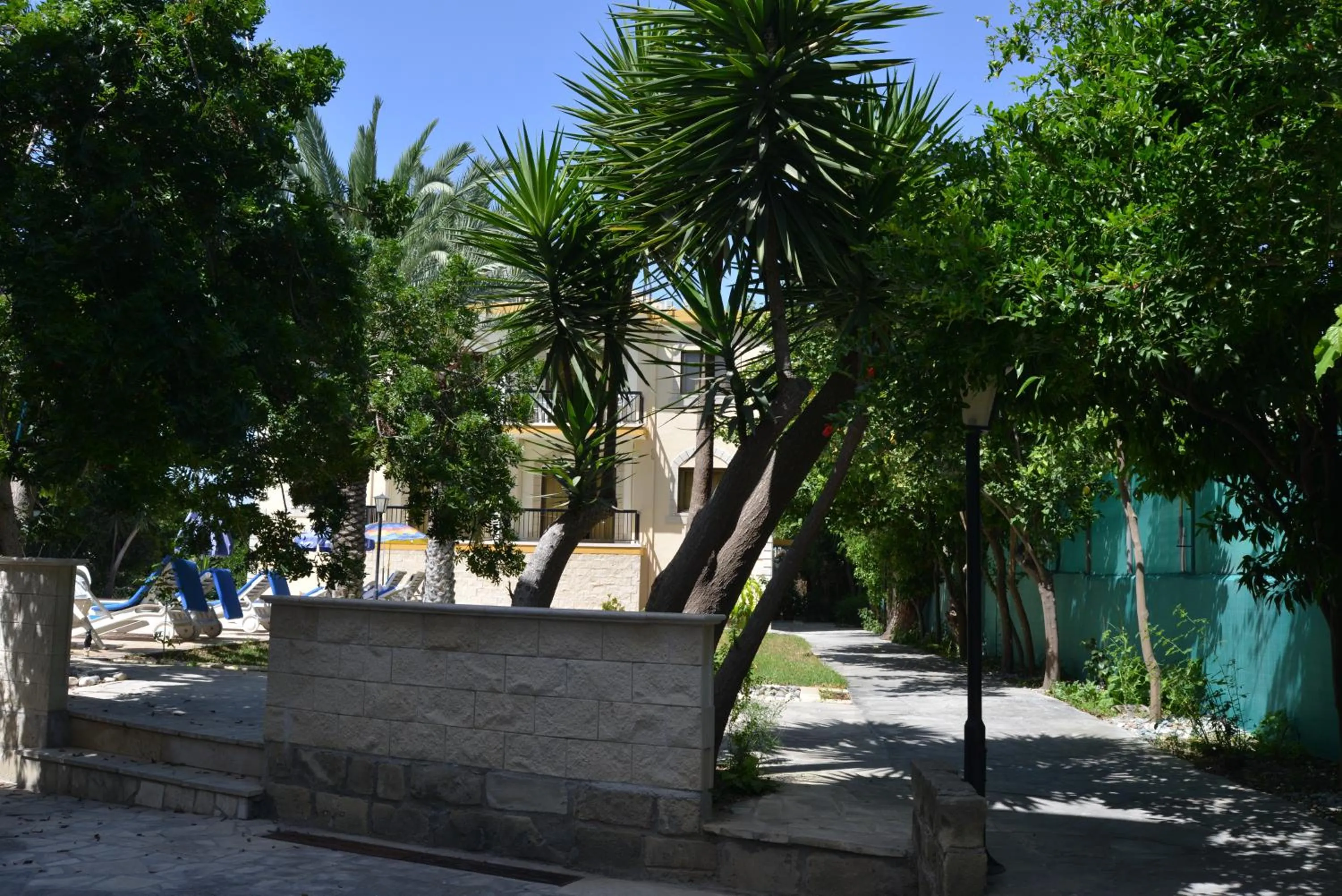 Garden in Odysseas & Eleni Hotel Apartments