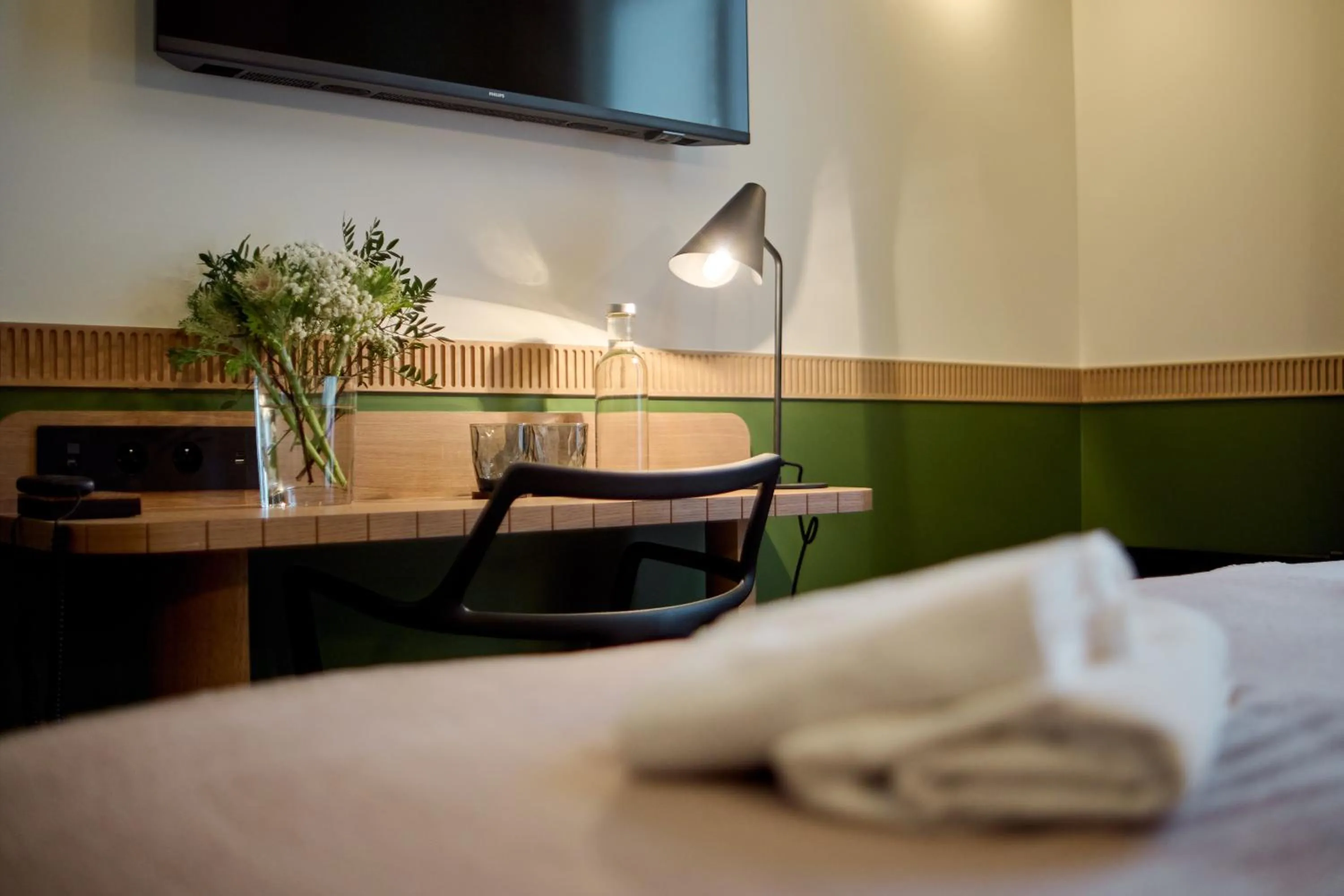 Photo of the whole room, Bed in 6 VH Hotel