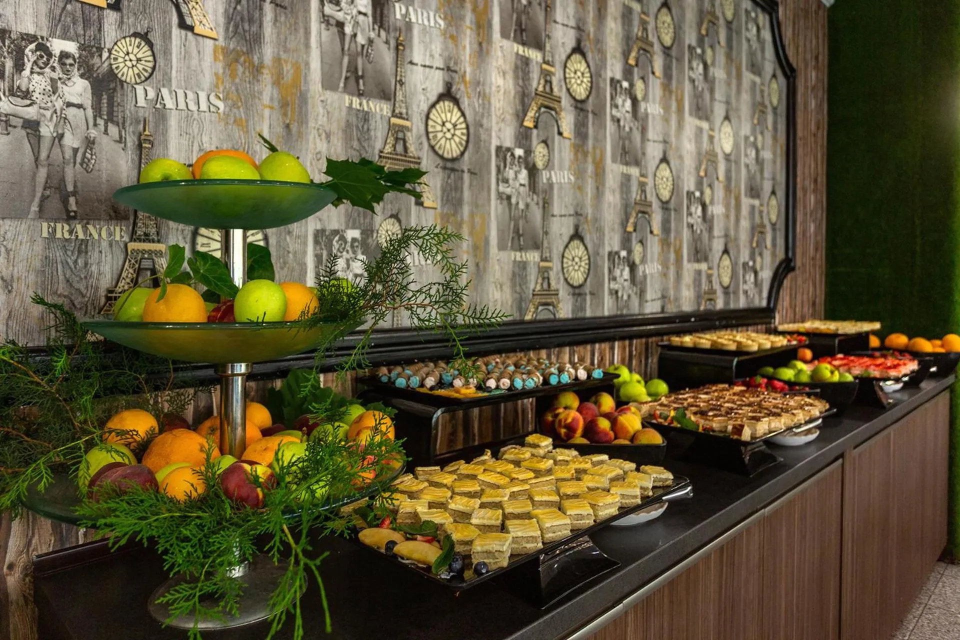 Restaurant/places to eat in Mercury Hotel- All Inclusive