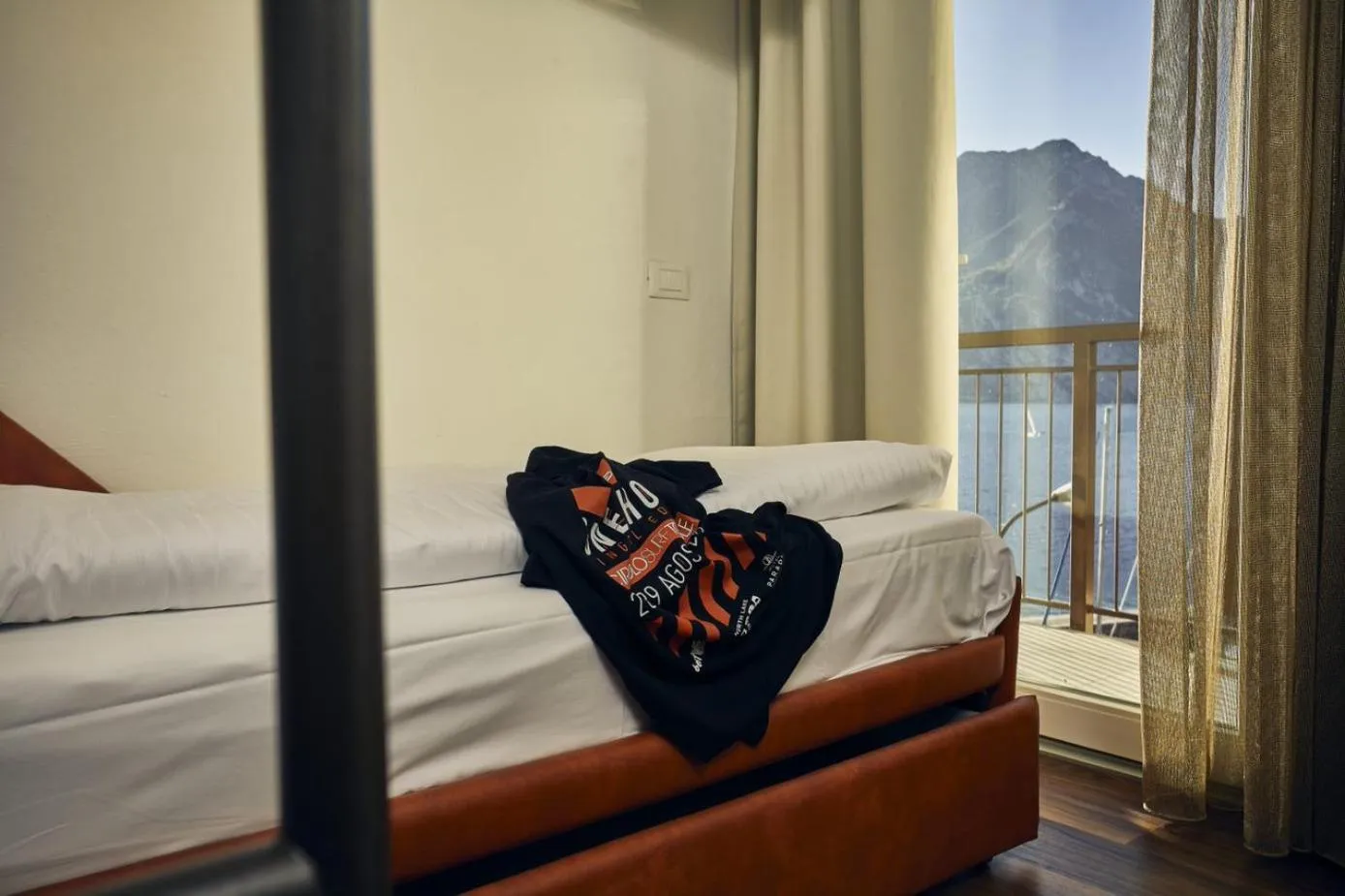 Lake view, Bed in Hotel Paradiso Conca d'Oro