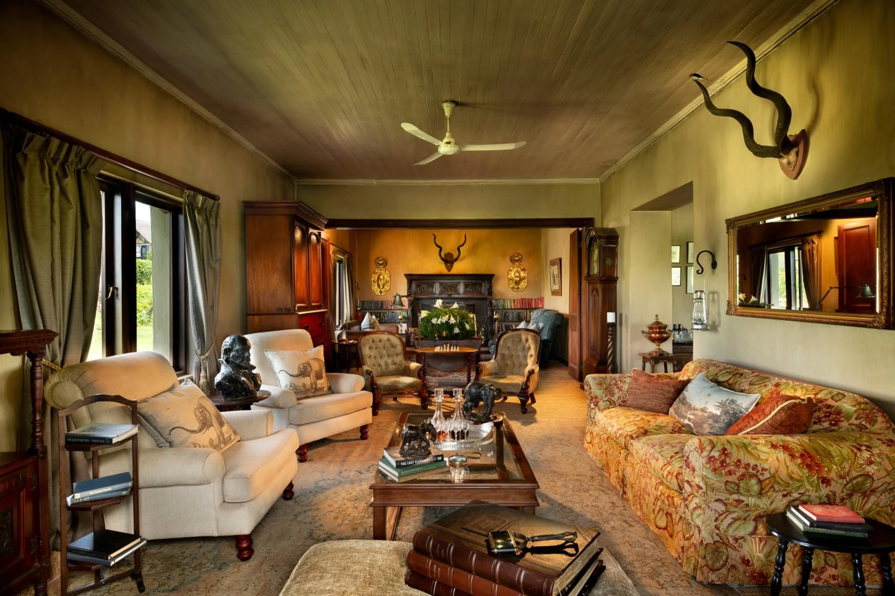 Communal lounge/ TV room in Gorah Elephant Camp