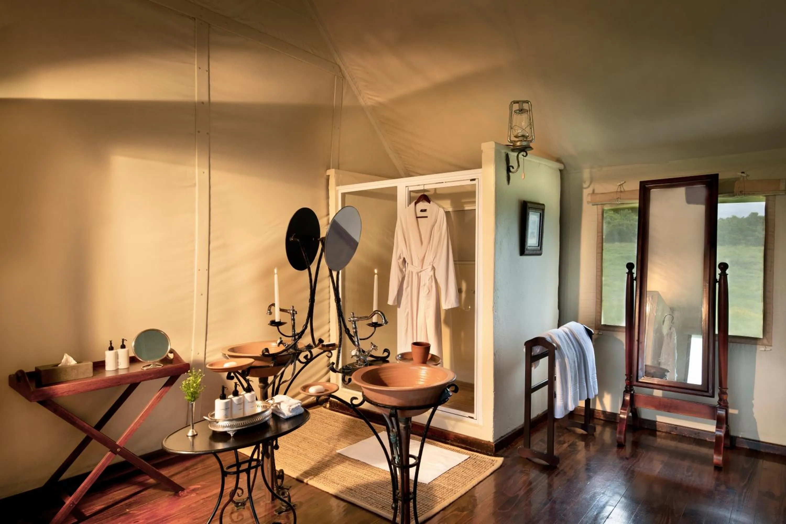 Shower in Gorah Elephant Camp