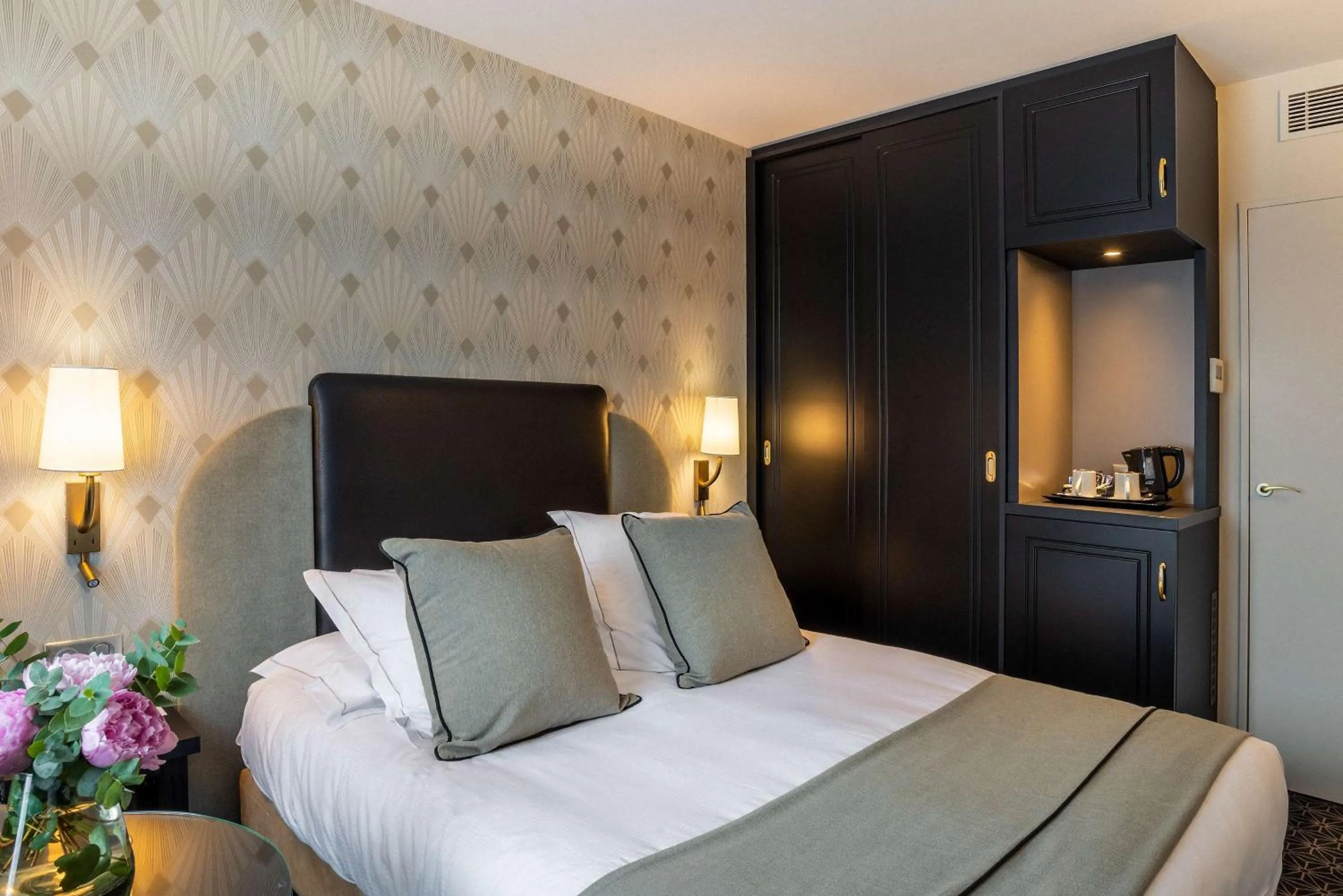 Bedroom, Bed in Best Western Plus Le Moderne